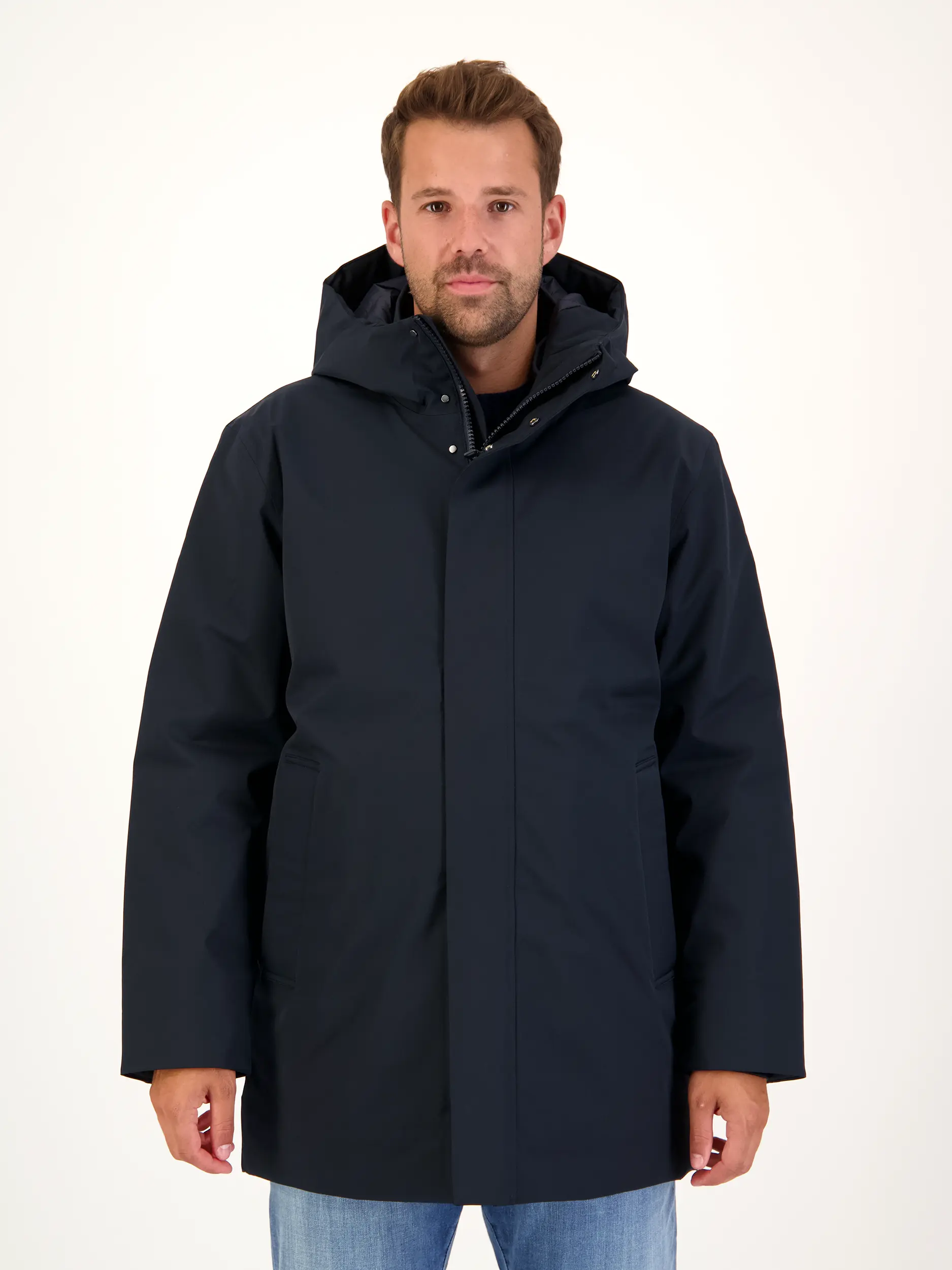 Wasserdichte Jacke 'Blakehood' - Artikel Vorderseite getragen von einem Modell - Farbe: Blau