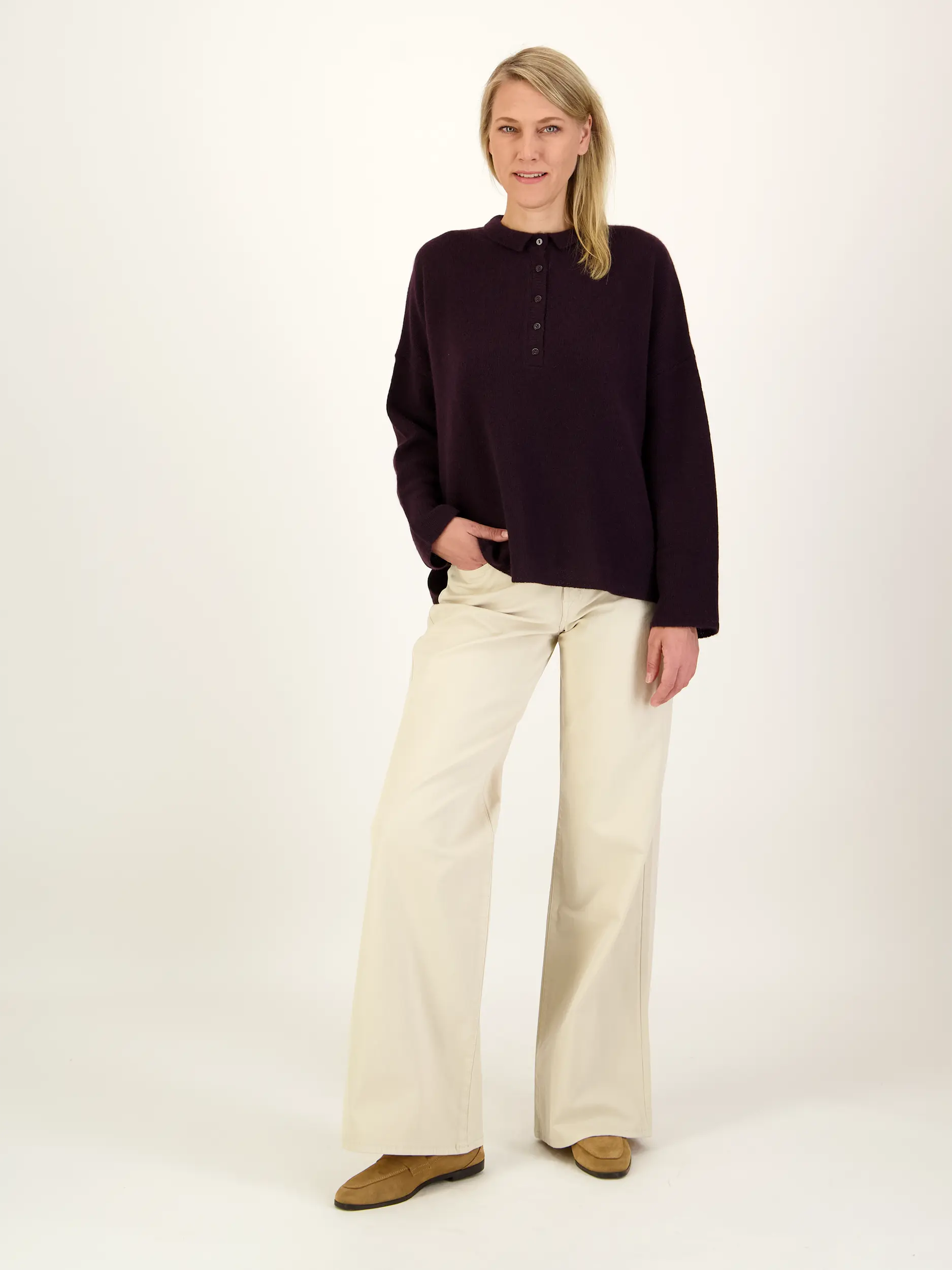 Pullover aus Cashmere langarm - Artikel Teil eines Outfits getragen von einem Modell