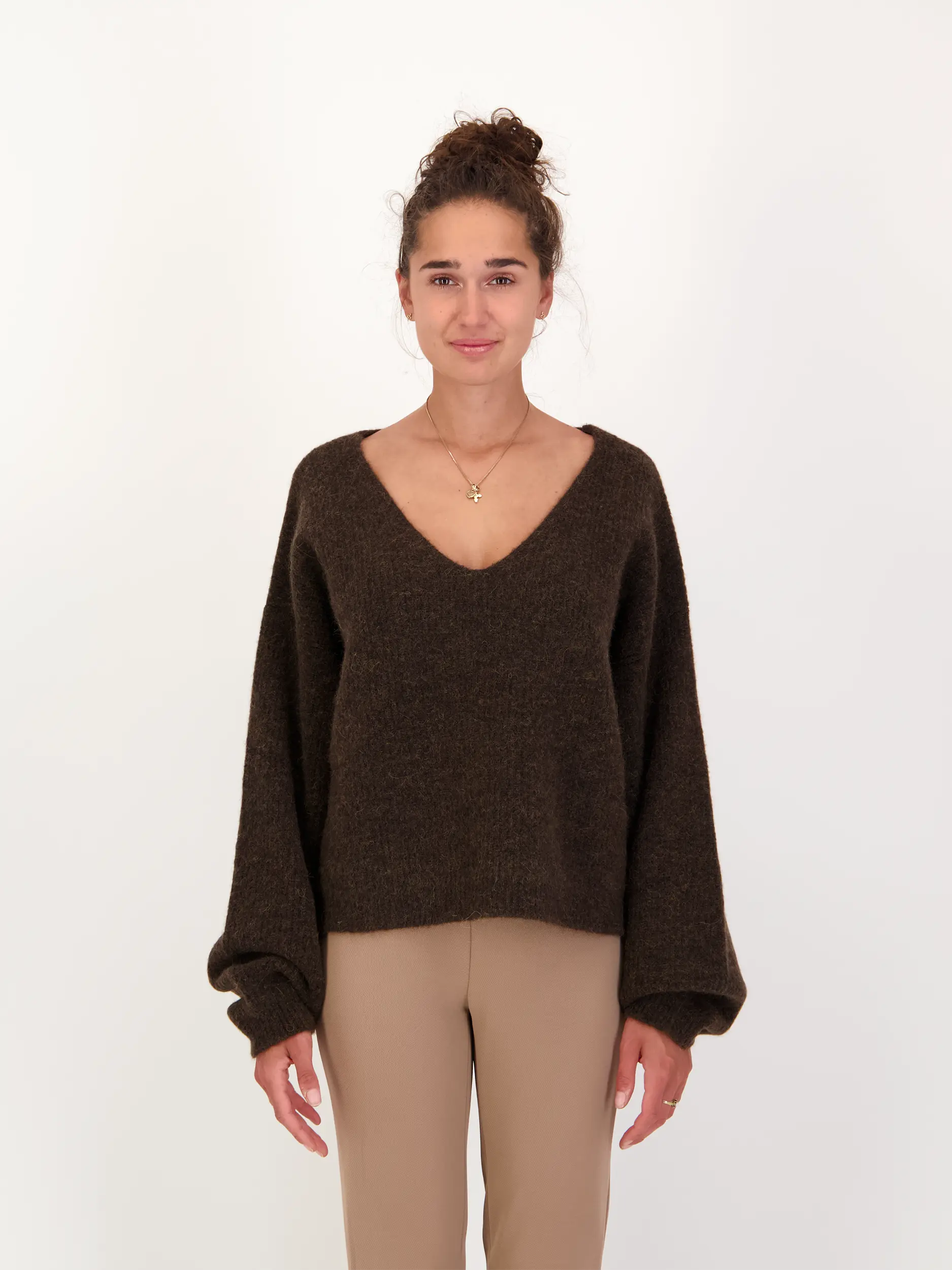 Pullover 'Paris' langarm - Artikel Vorderseite getragen von einem Modell - Farbe: Braun