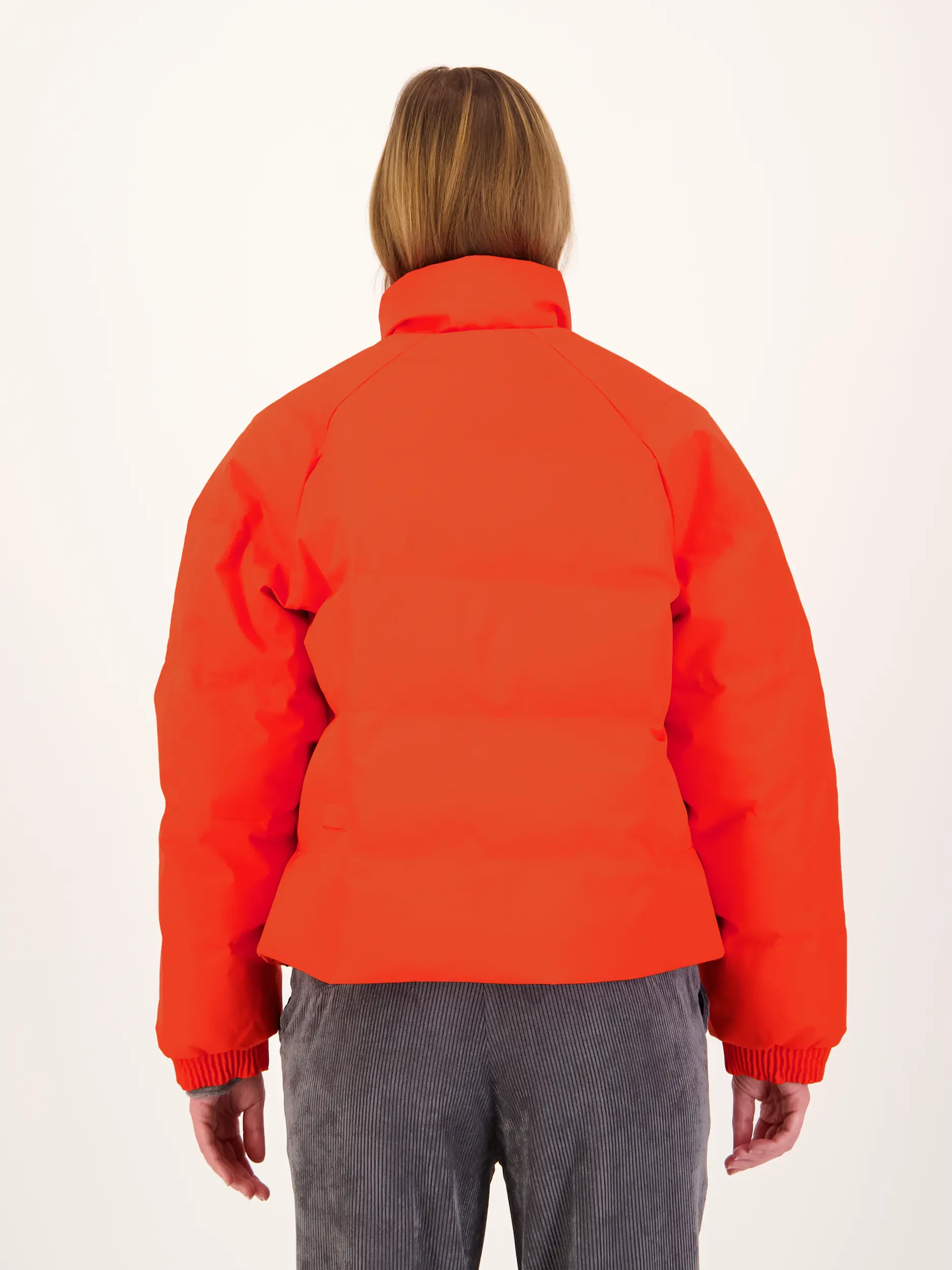 Jacke 'Agasga' - Artikel Rückseite getragen von einem Modell - Farbe: Orange