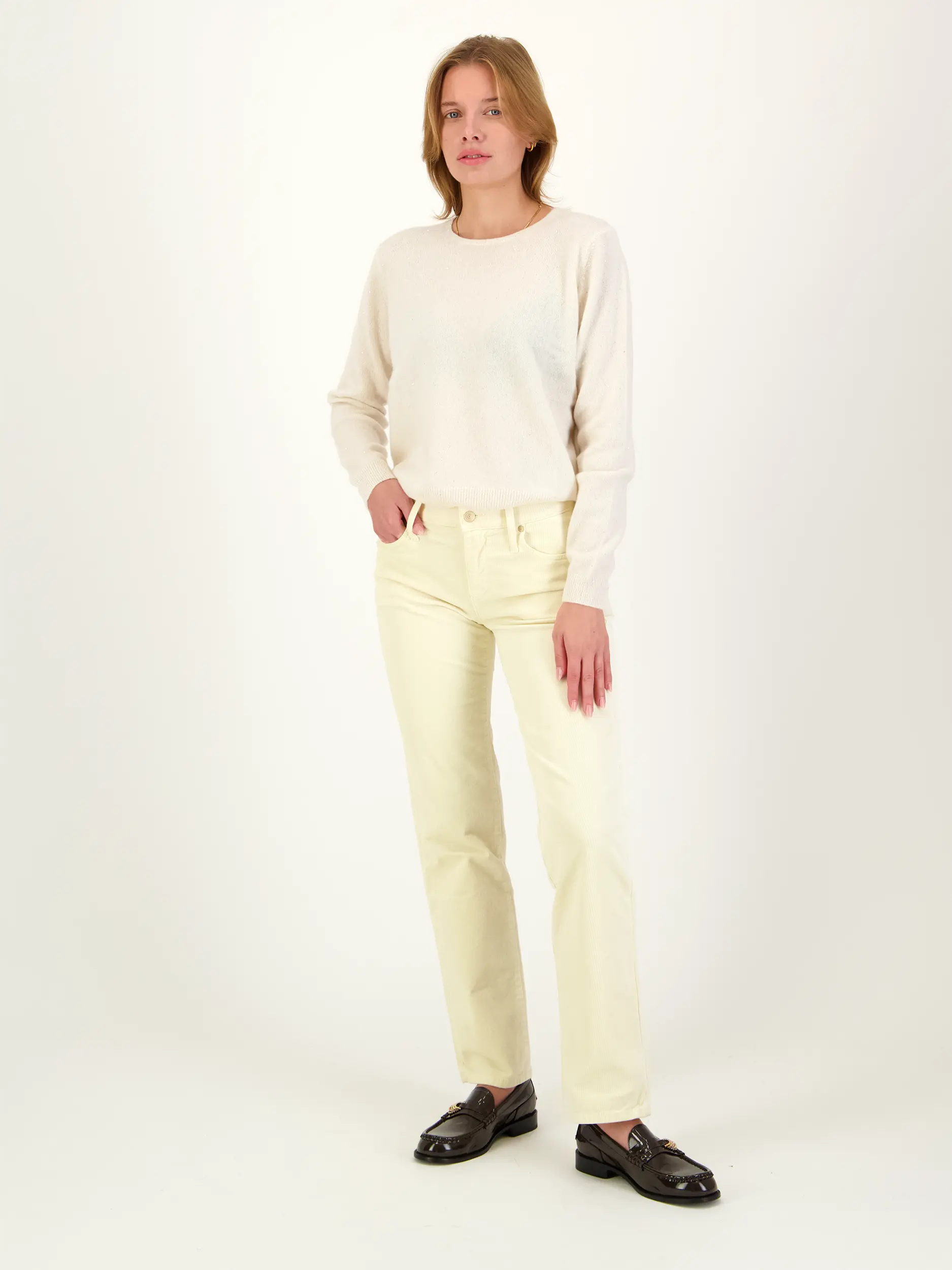 Pullover aus Woll-Mix langarm - Artikel Teil eines Outfits getragen von einem Modell - Farbe: Creme