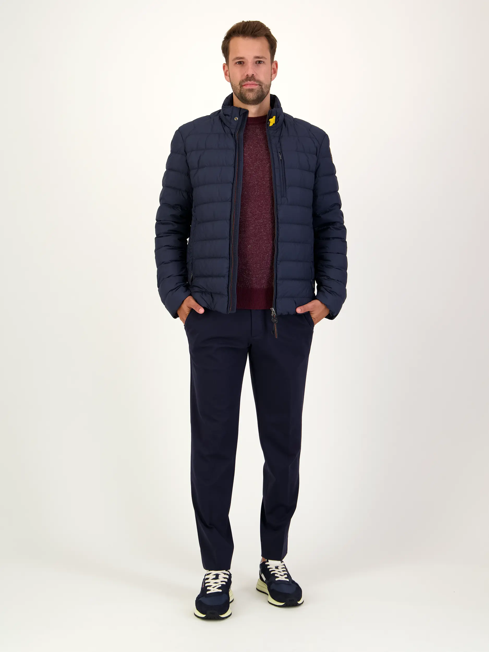 Chino 'Davide' - Artikel Teil eines Outfits getragen von einem Modell