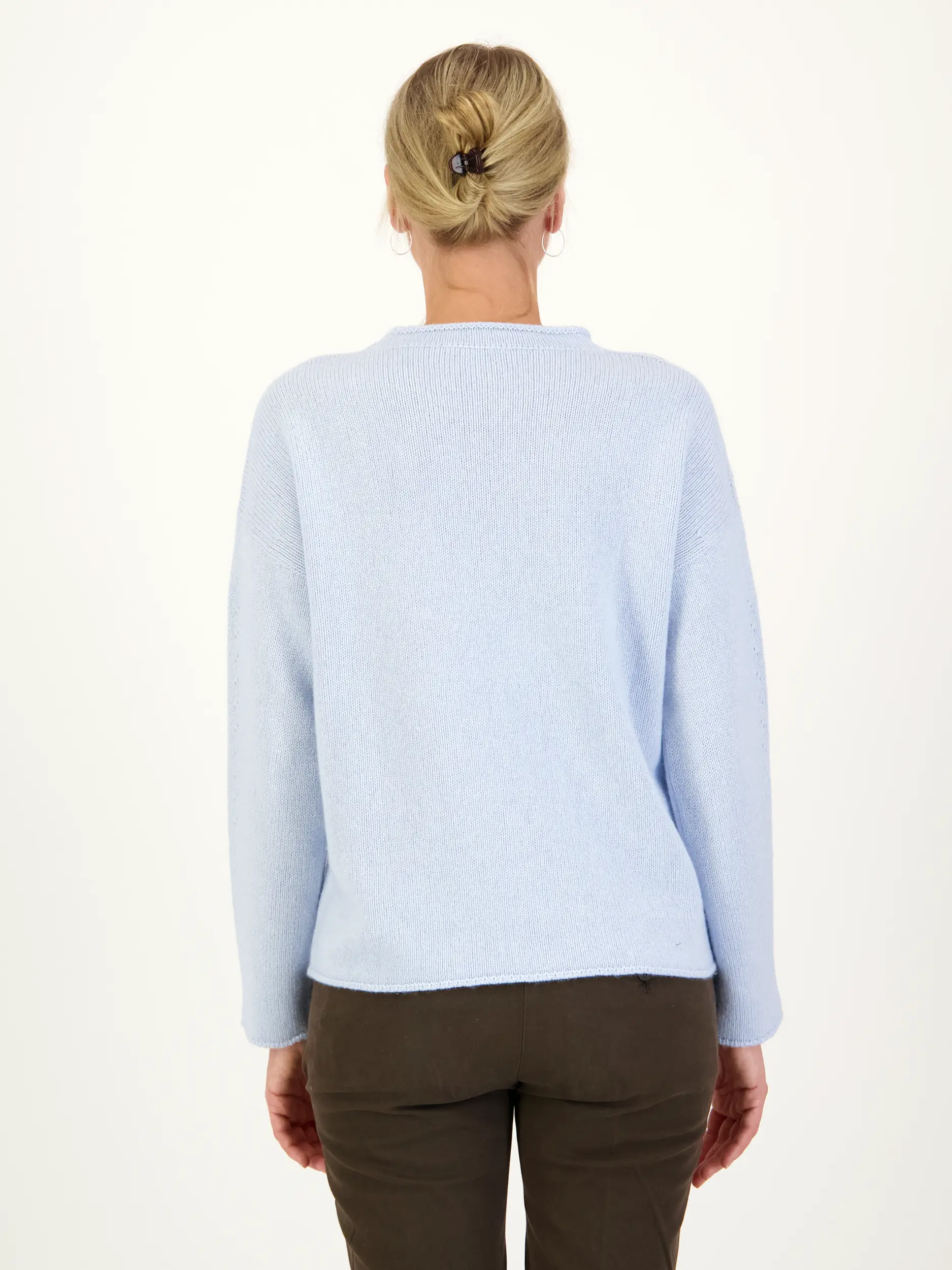Pullover aus Woll-Mix langarm - Artikel Rückseite getragen von einem Modell