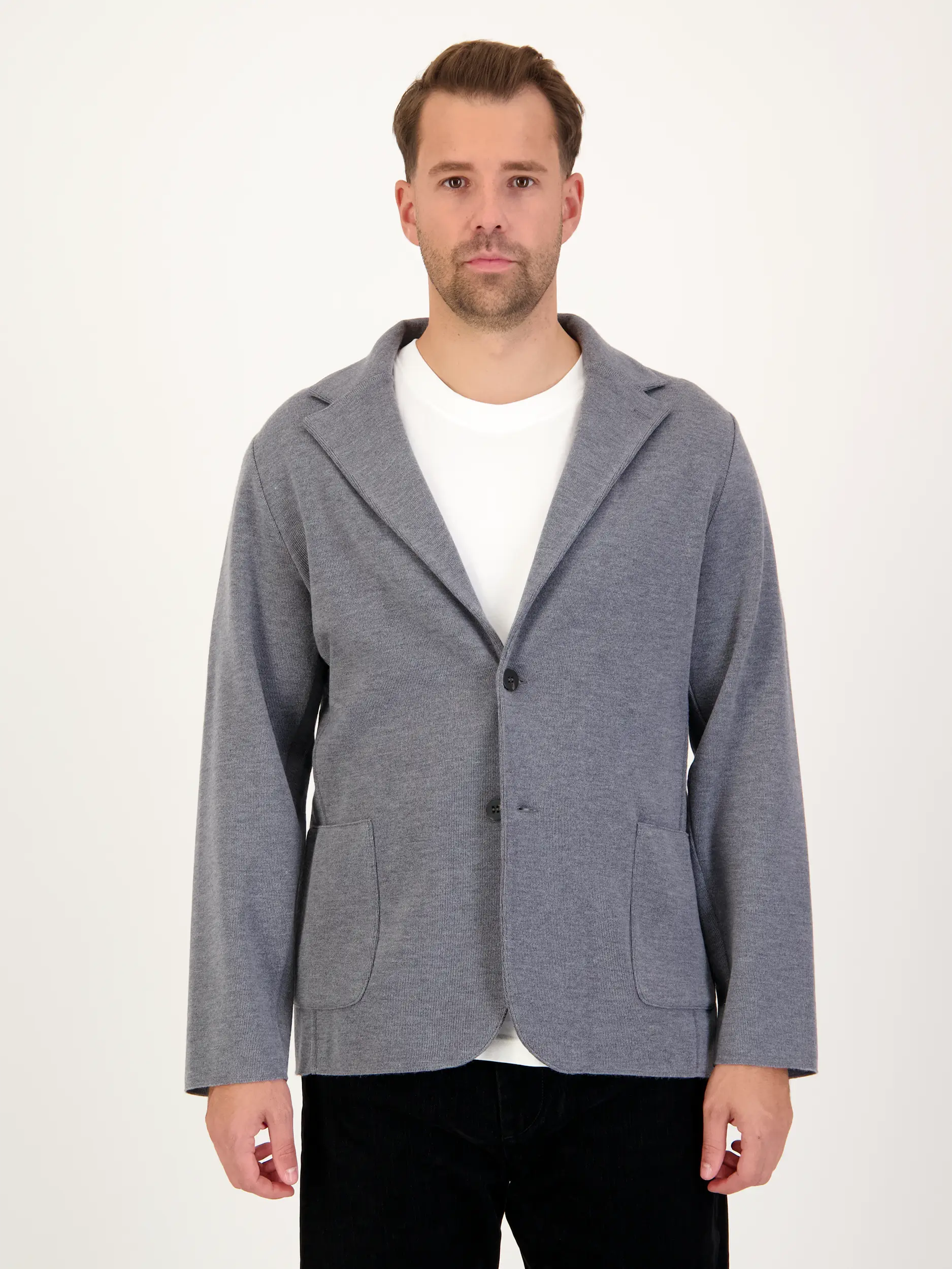 Stricksakko aus Wolle - Artikel Vorderseite getragen von einem Modell - Farbe: Grau