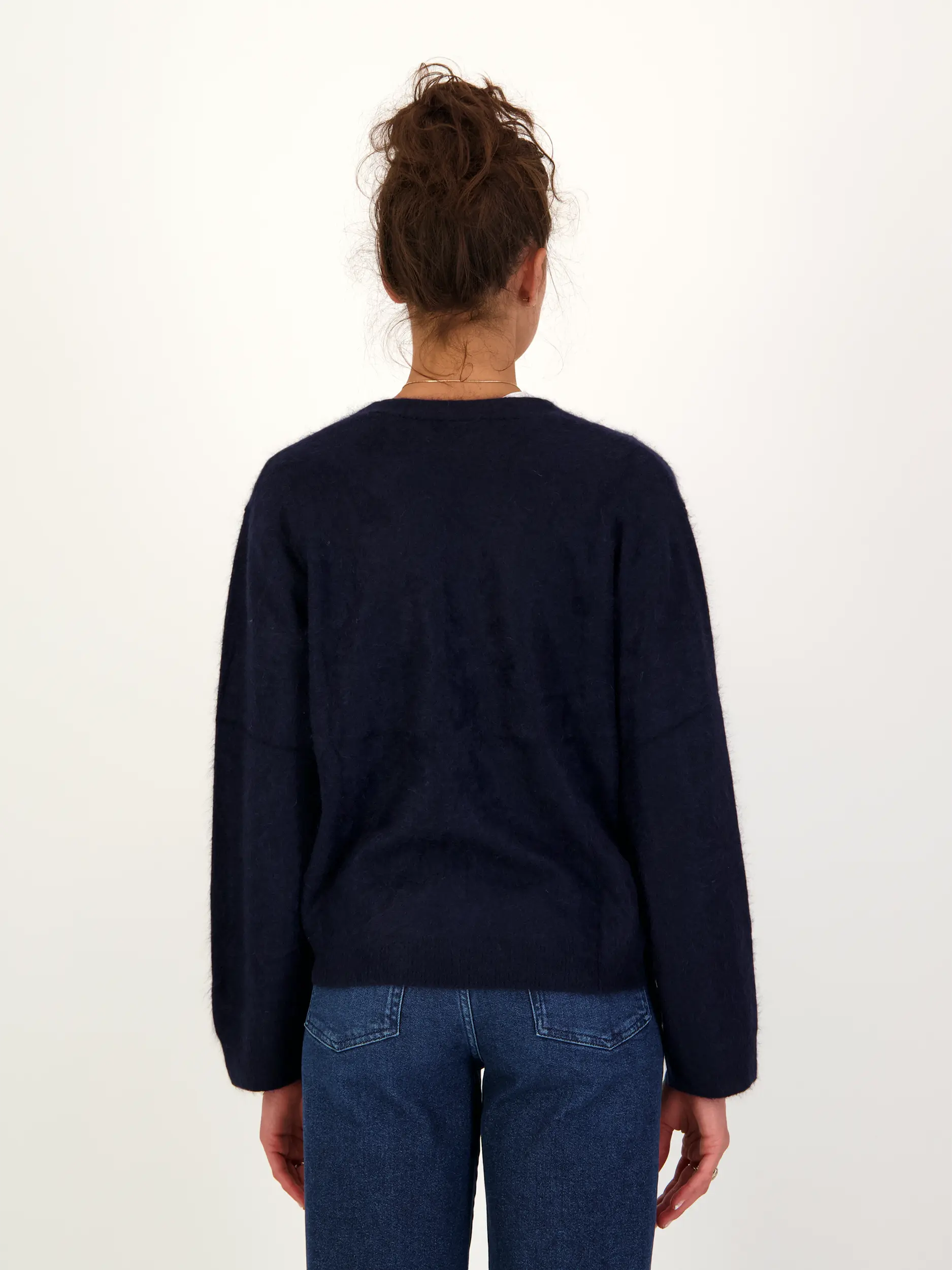 Strickjacke aus Kaschmir langarm - Artikel Rückseite getragen von einem Modell - Farbe: Blau