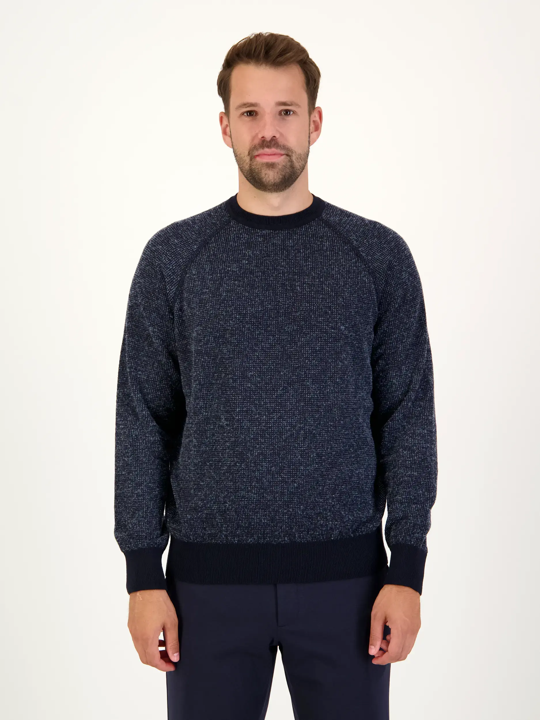 Pullover aus Woll-Mix langarm - Artikel Vorderseite getragen von einem Modell - Farbe: Blau