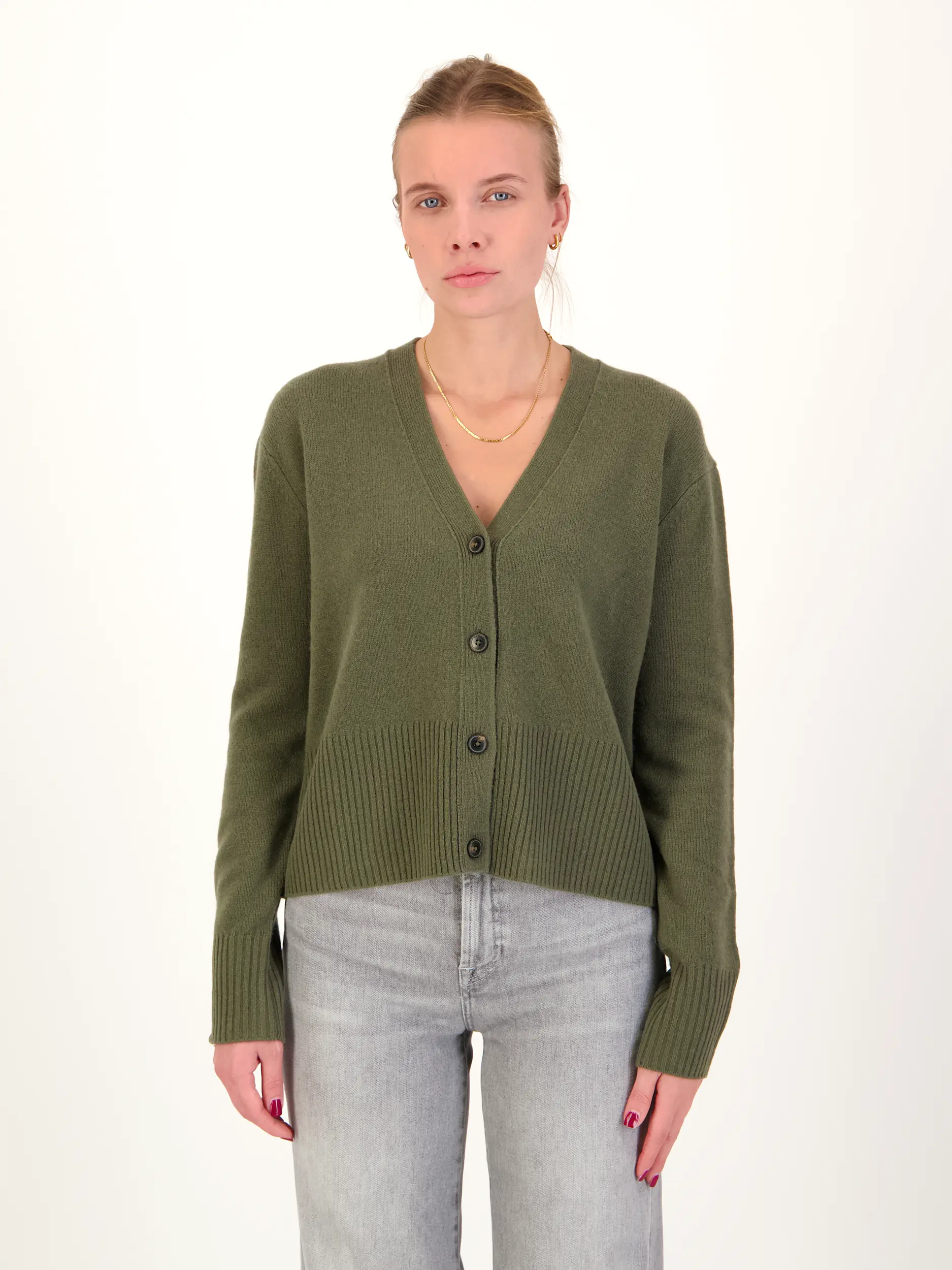 Strickjacke aus Wolle - Artikel Vorderseite getragen von einem Modell - Farbe: Grün