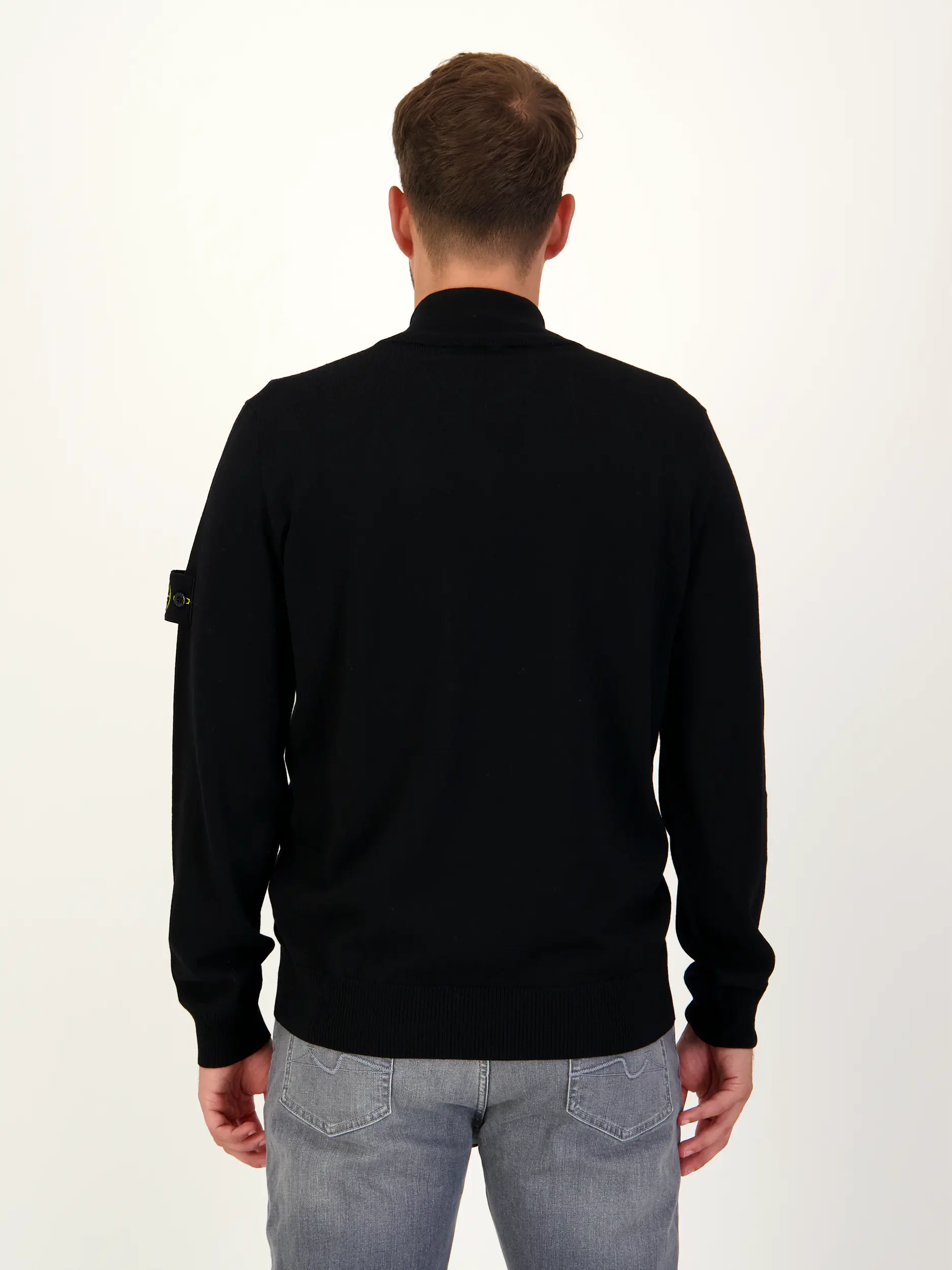 Pullover aus Schurwolle langarm - Artikel Rückseite getragen von einem Modell