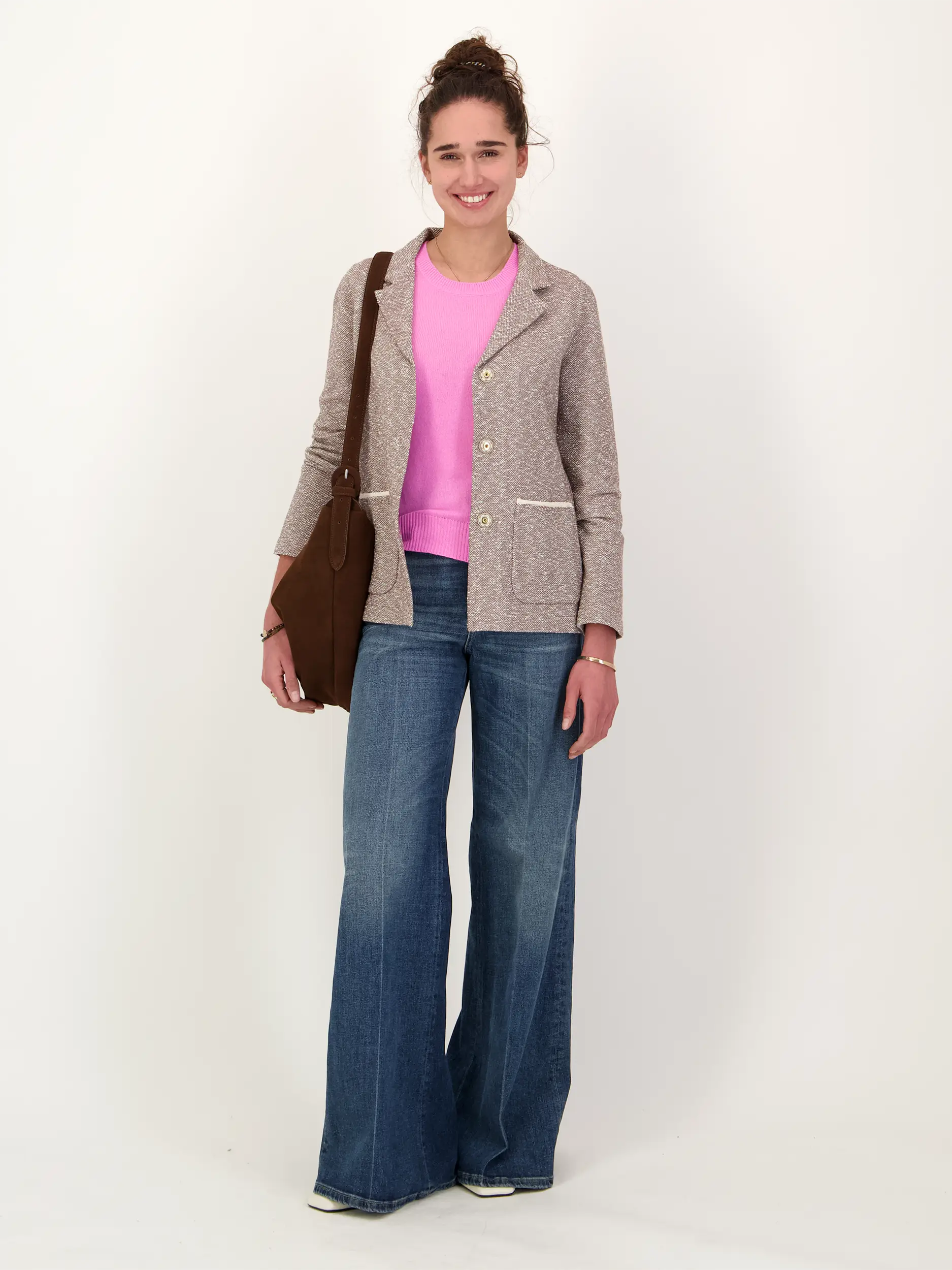 Blazer - Artikel Teil eines Outfits getragen von einem Modell - Farbe: Braun