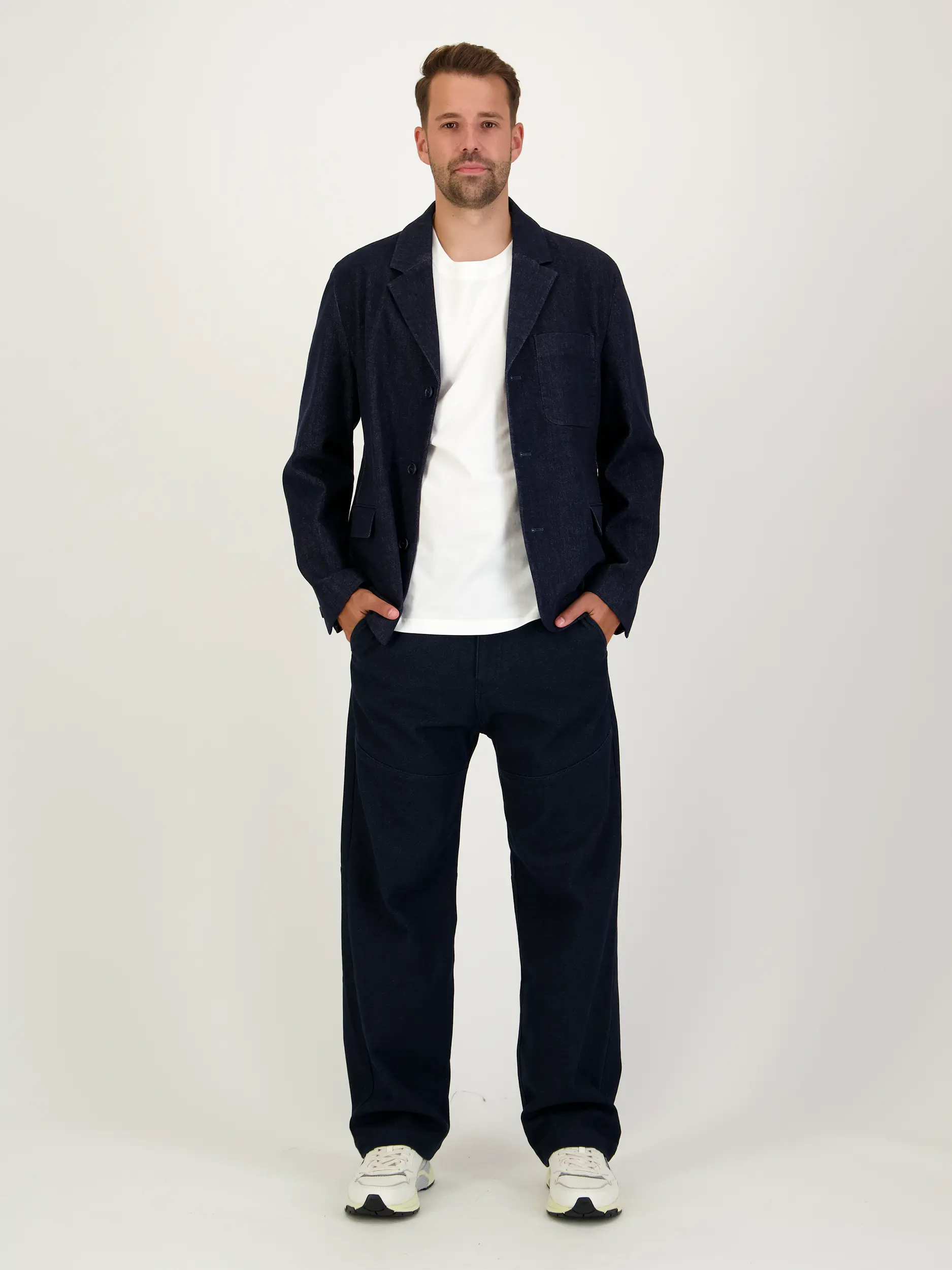 Denim Sakko 'Samico' - Artikel Teil eines Outfits getragen von einem Modell - Farbe: Blau