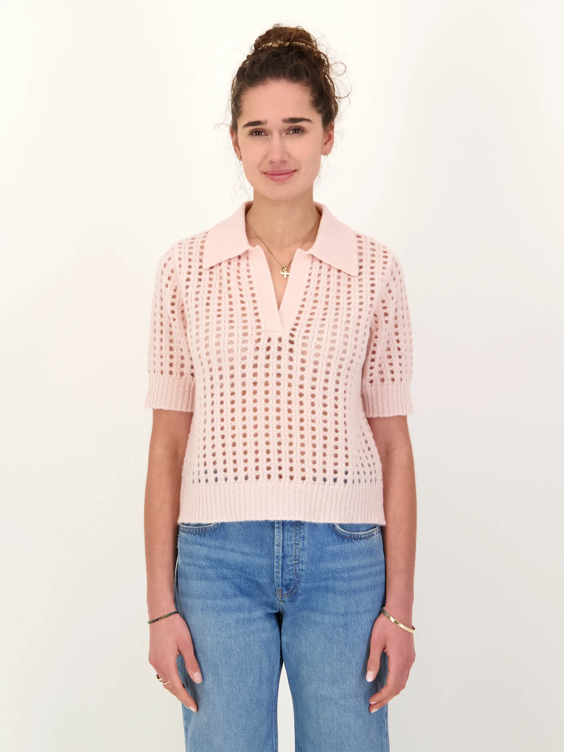 Pullover 'Kikyo' aus Kaschmir Seide Mix - Artikel Vorderseite getragen von einem Modell - Farbe: Rosa&Pink