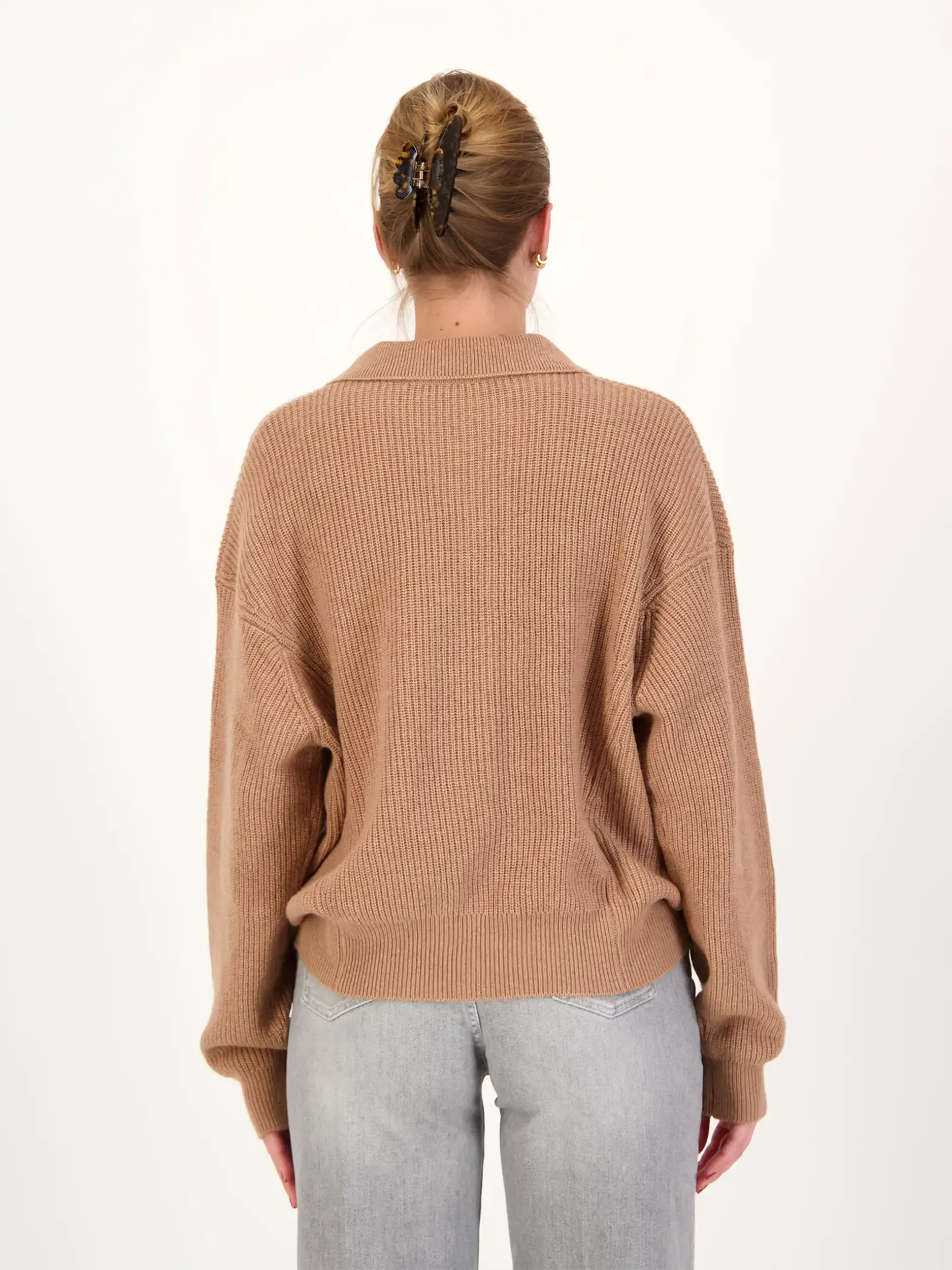Pullover 'Imetal' aus Woll-Mix - Artikel Rückseite getragen von einem Modell - Farbe: Braun