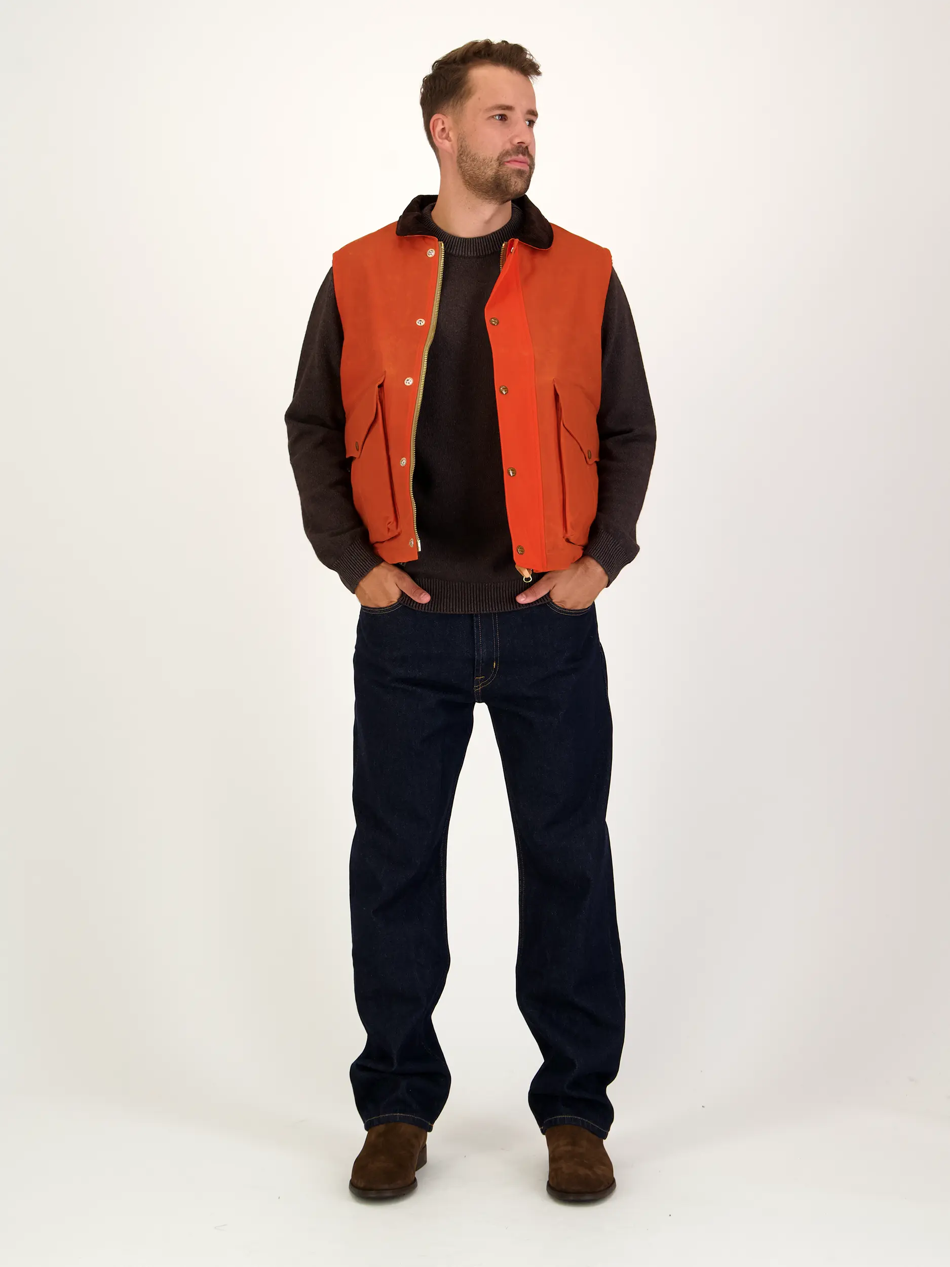 Outdoorweste - Artikel Teil eines Outfits getragen von einem Modell - Farbe: Orange