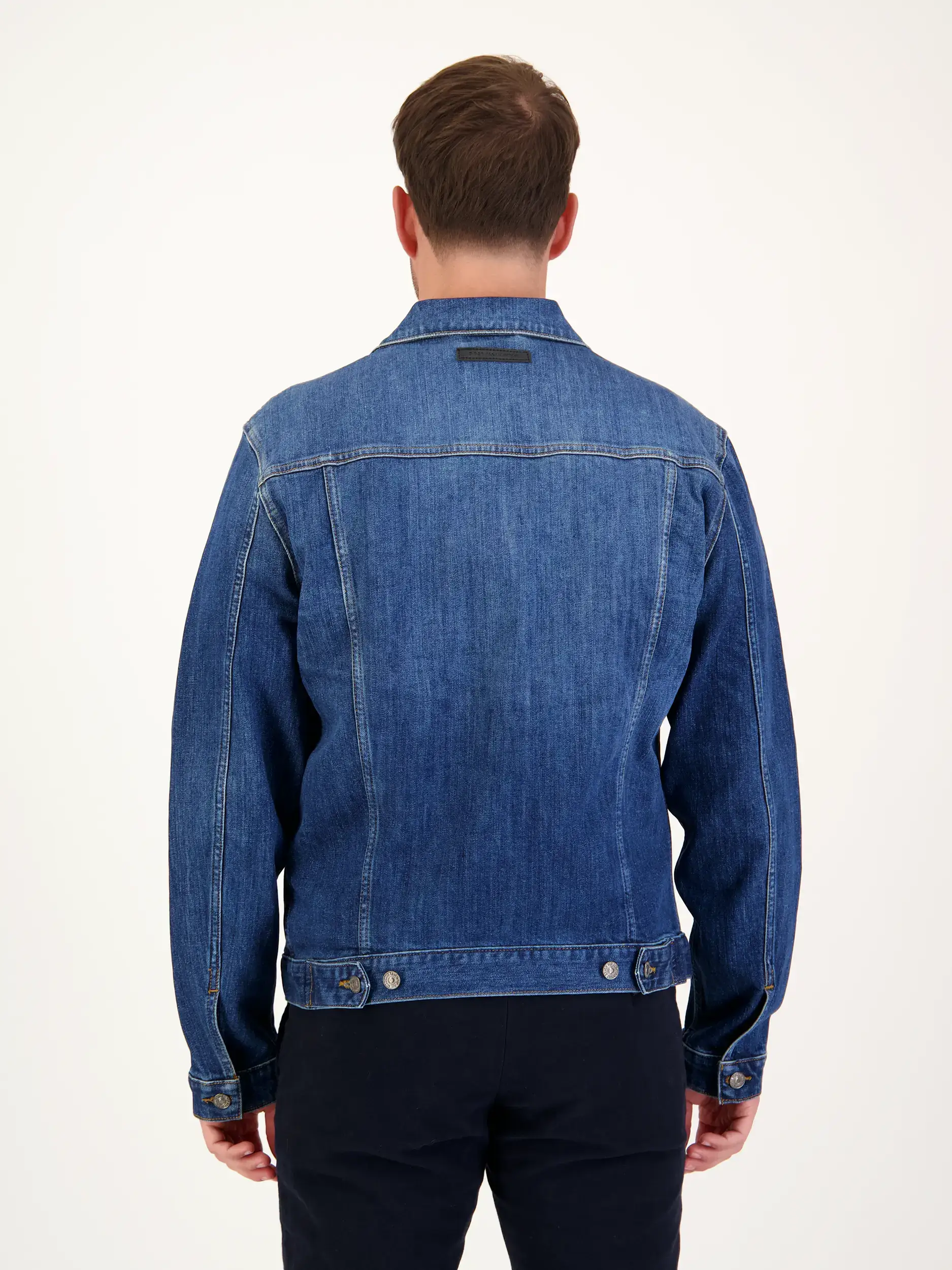 Jeansjacke - Artikel Rückseite getragen von einem Modell - Farbe: Blau