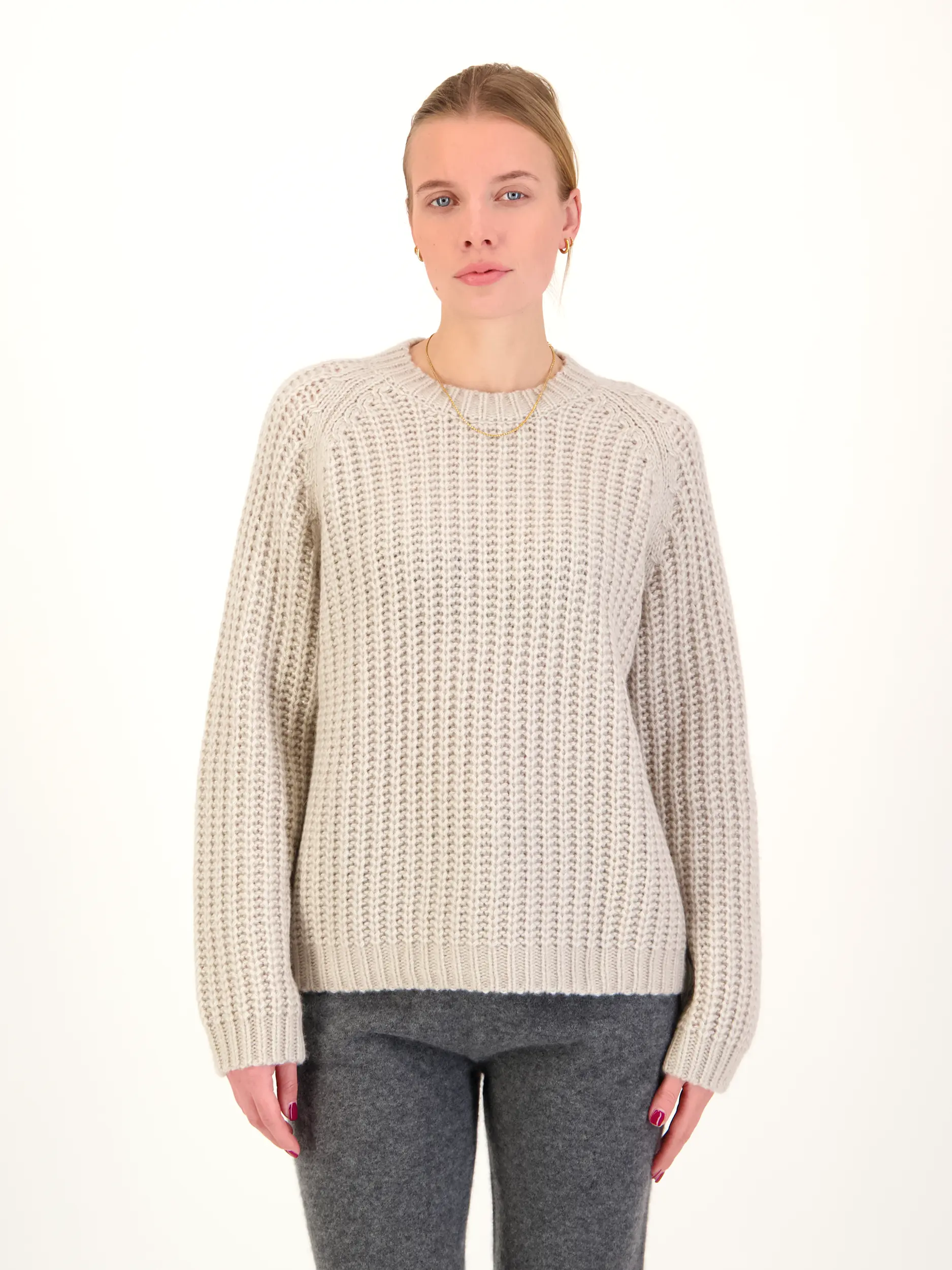 Pullover aus Kaschmir langarm - Artikel Vorderseite getragen von einem Modell - Farbe: Creme