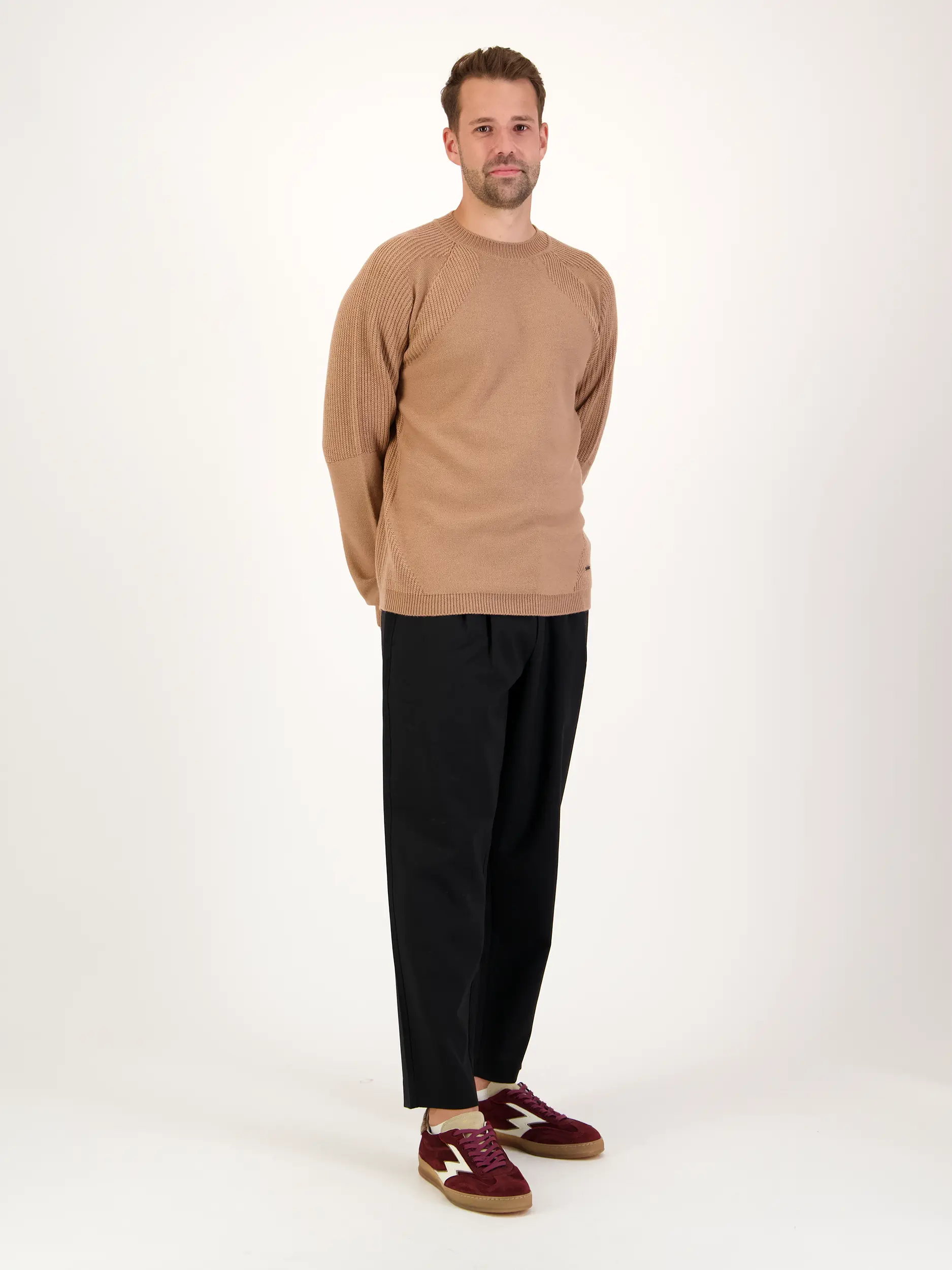 Pullover 'Fleur' aus Woll-Mix langarm - Artikel Teil eines Outfits getragen von einem Modell - Farbe: Braun