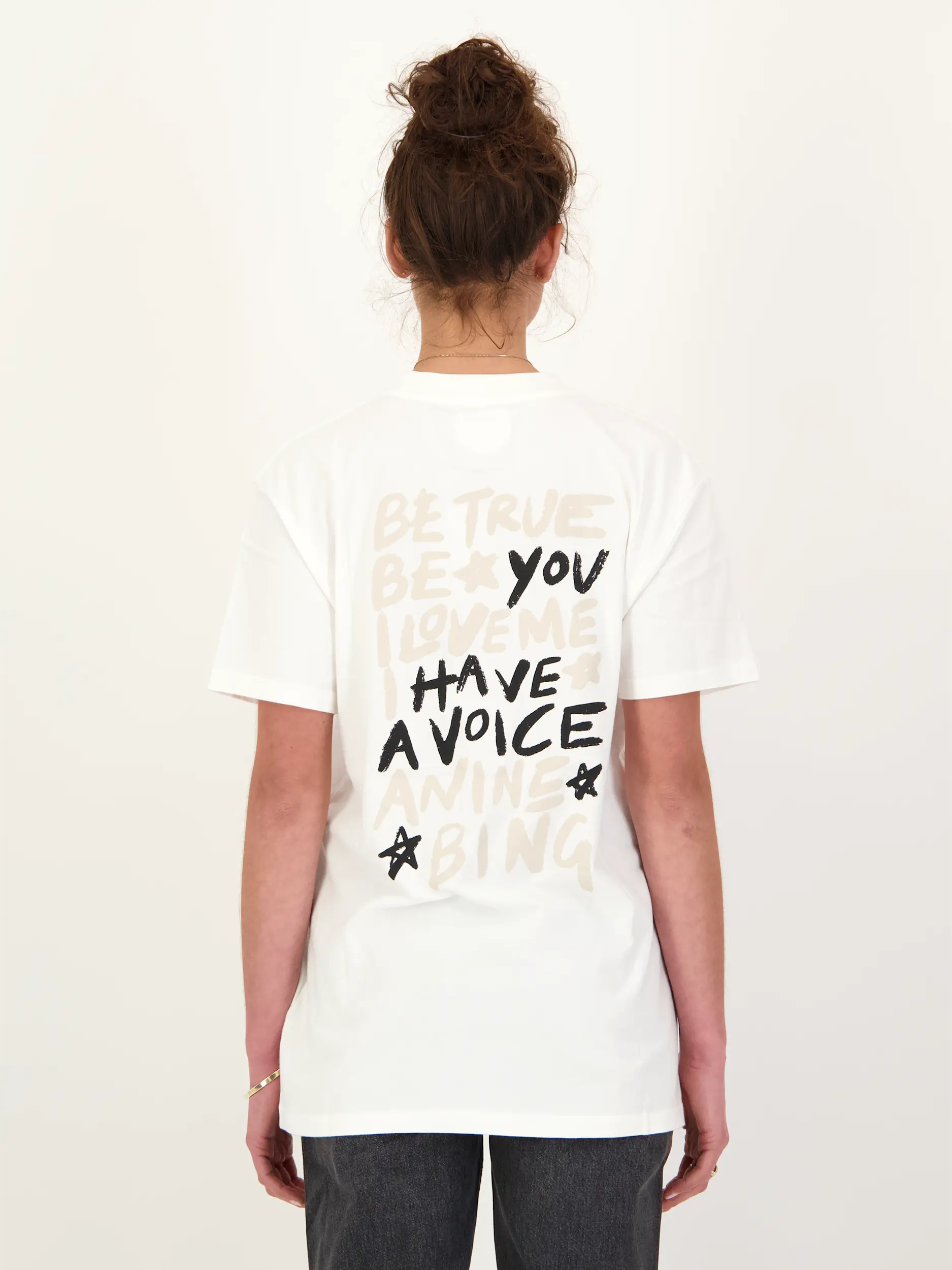 T-Shirt 'Walker' - Artikel Rückseite getragen von einem Modell - Farbe: Creme