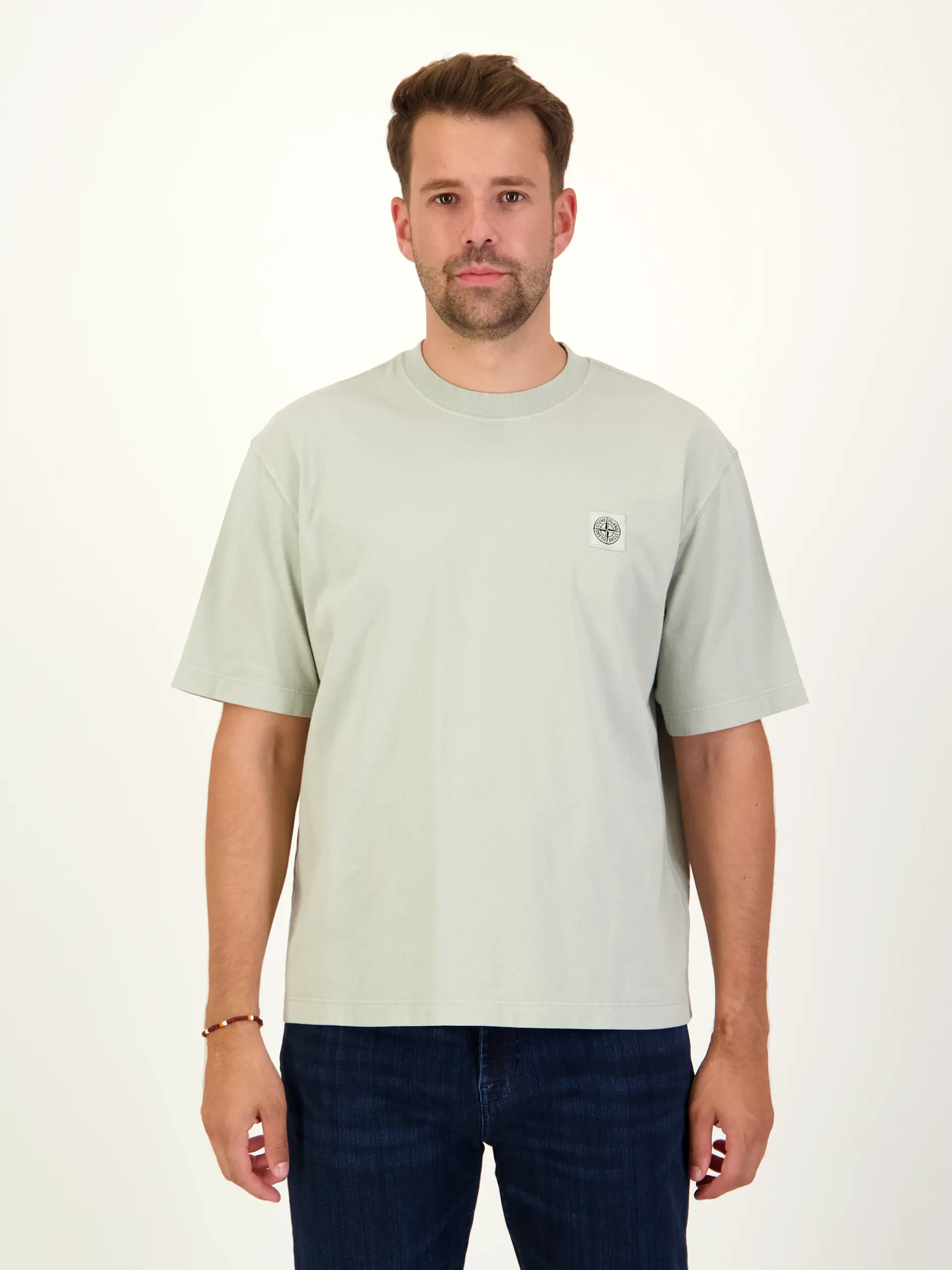 T-Shirt - Artikel Vorderseite getragen von einem Modell