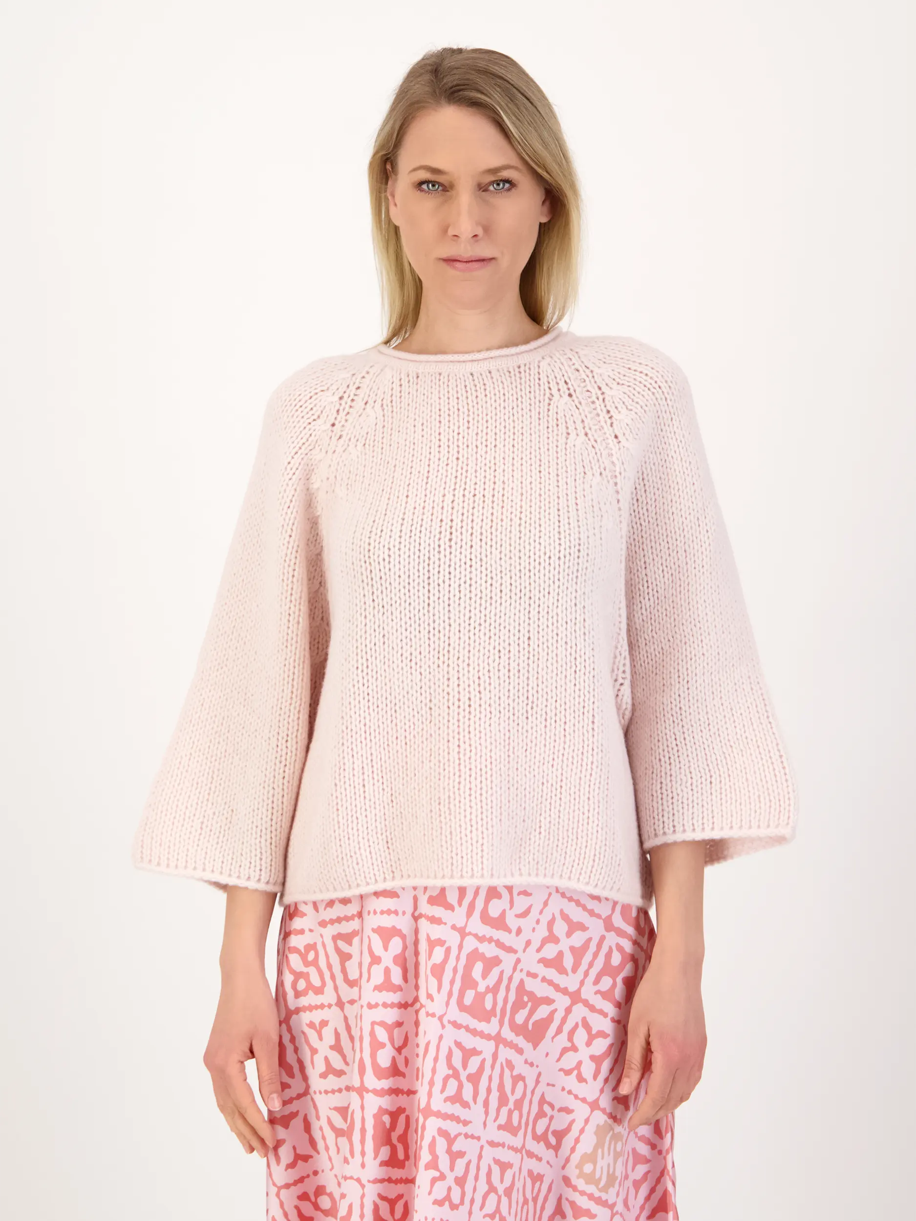 Pullover - Artikel Vorderseite getragen von einem Modell - Farbe: Rosa&Pink