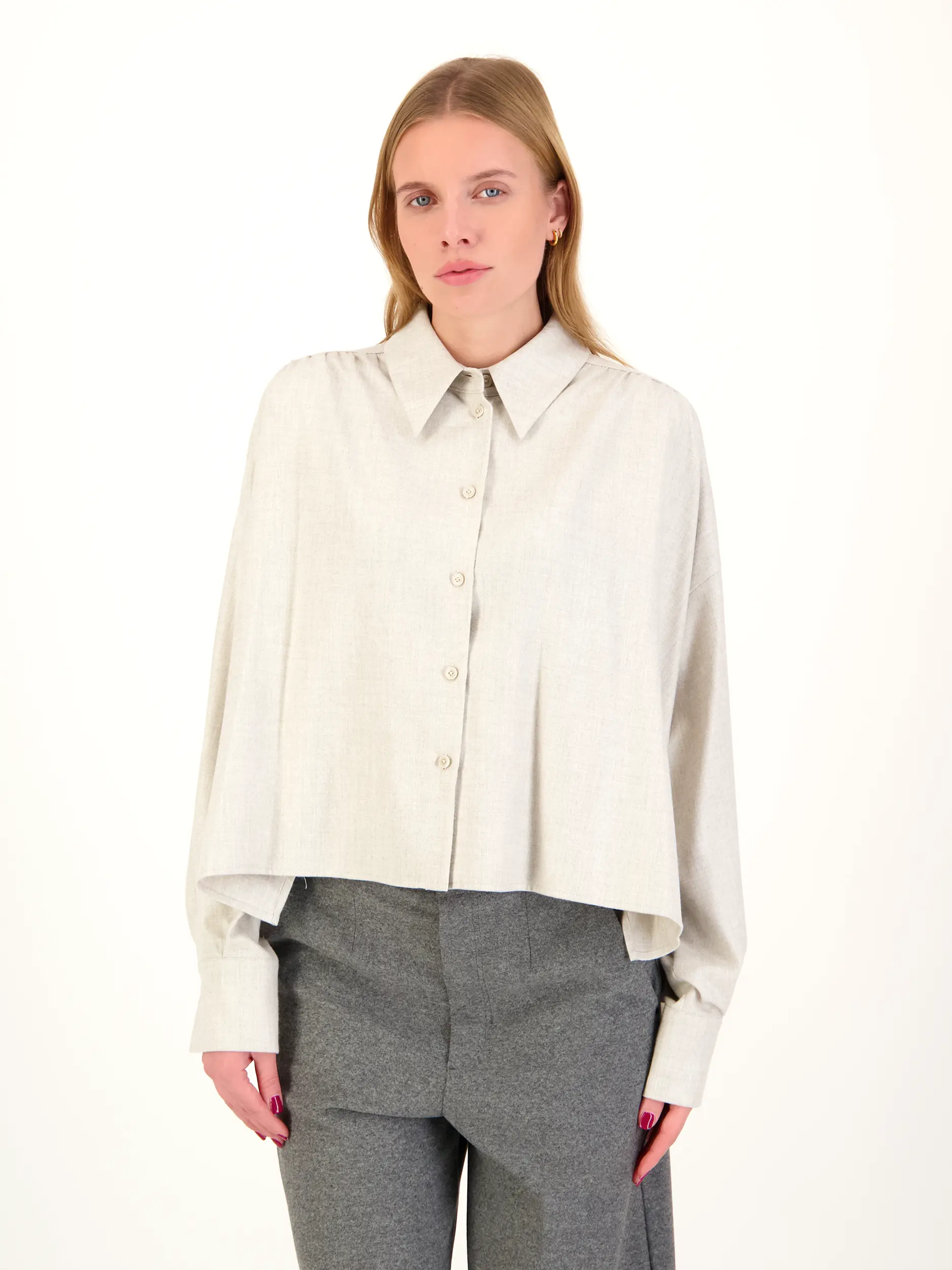 Bluse 'Flanne' - Artikel Vorderseite getragen von einem Modell - Farbe: Beige