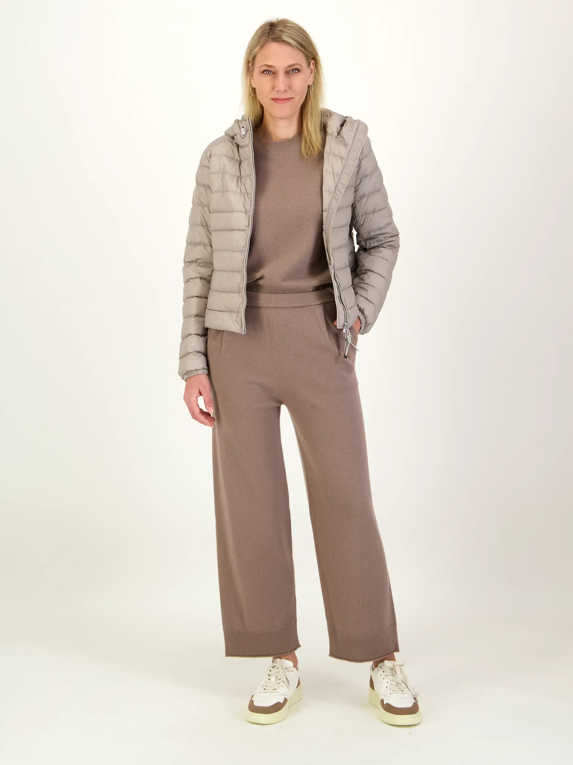 Daunenjacke 'Rory' - Artikel Teil eines Outfits getragen von einem Modell