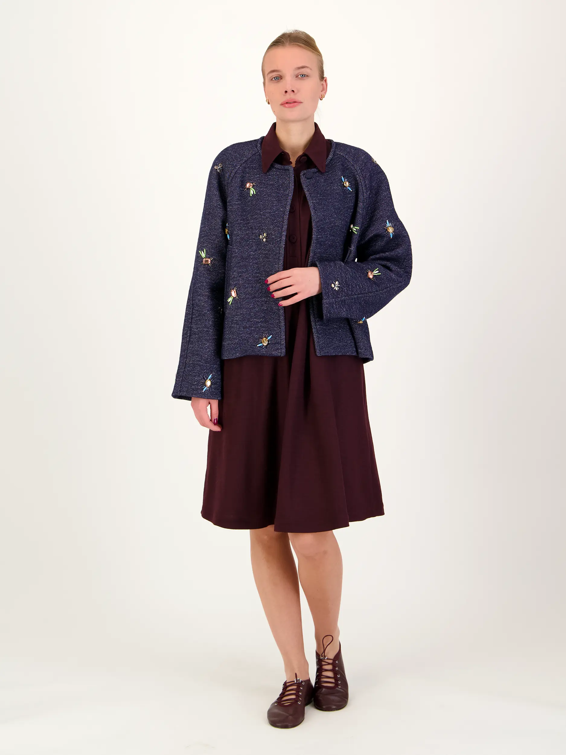 Jacke aus Woll-Mix - Artikel Teil eines Outfits getragen von einem Modell - Farbe: Blau