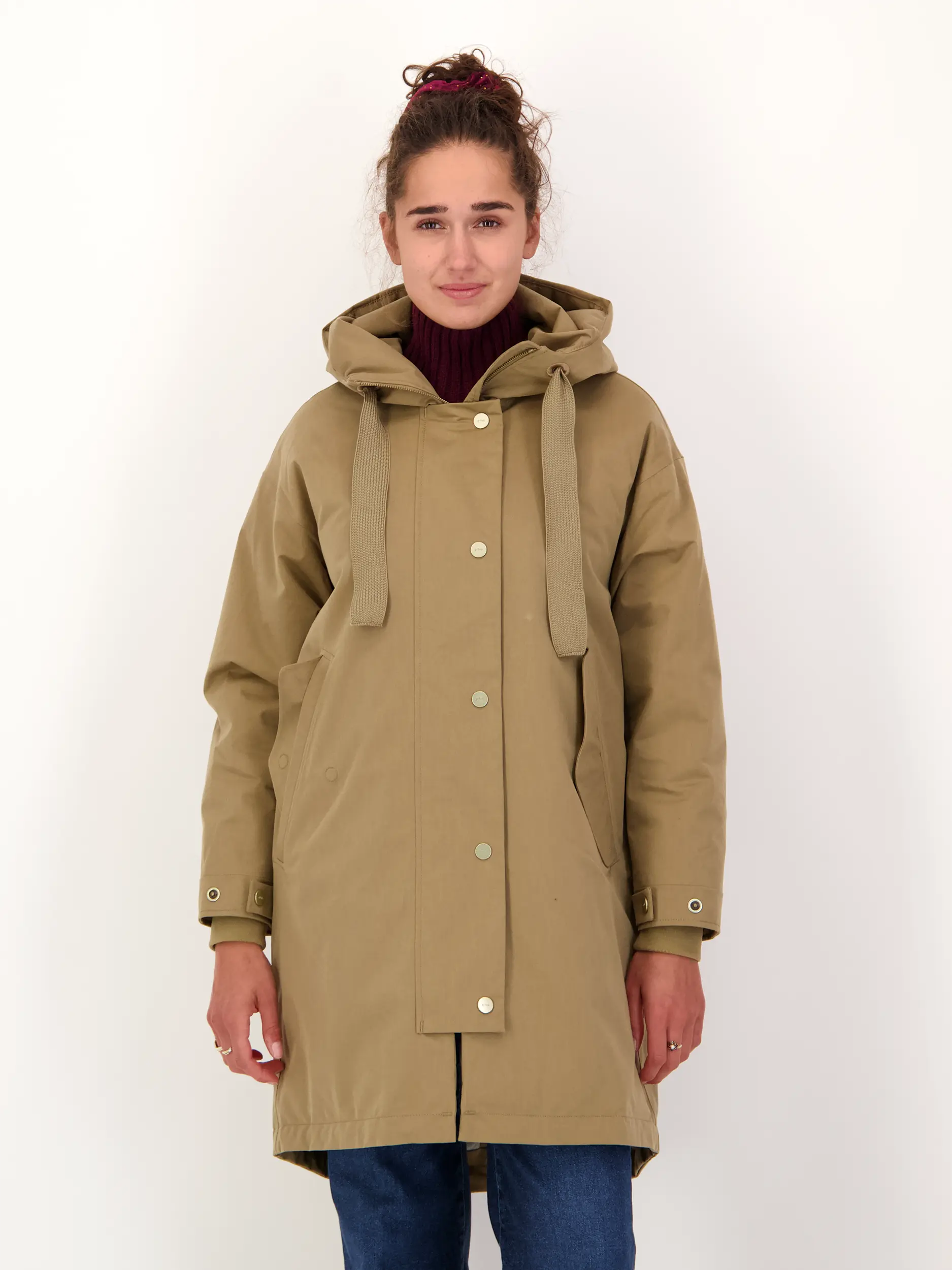 Parka 'Meta' - Artikel Vorderseite getragen von einem Modell - Farbe: Braun