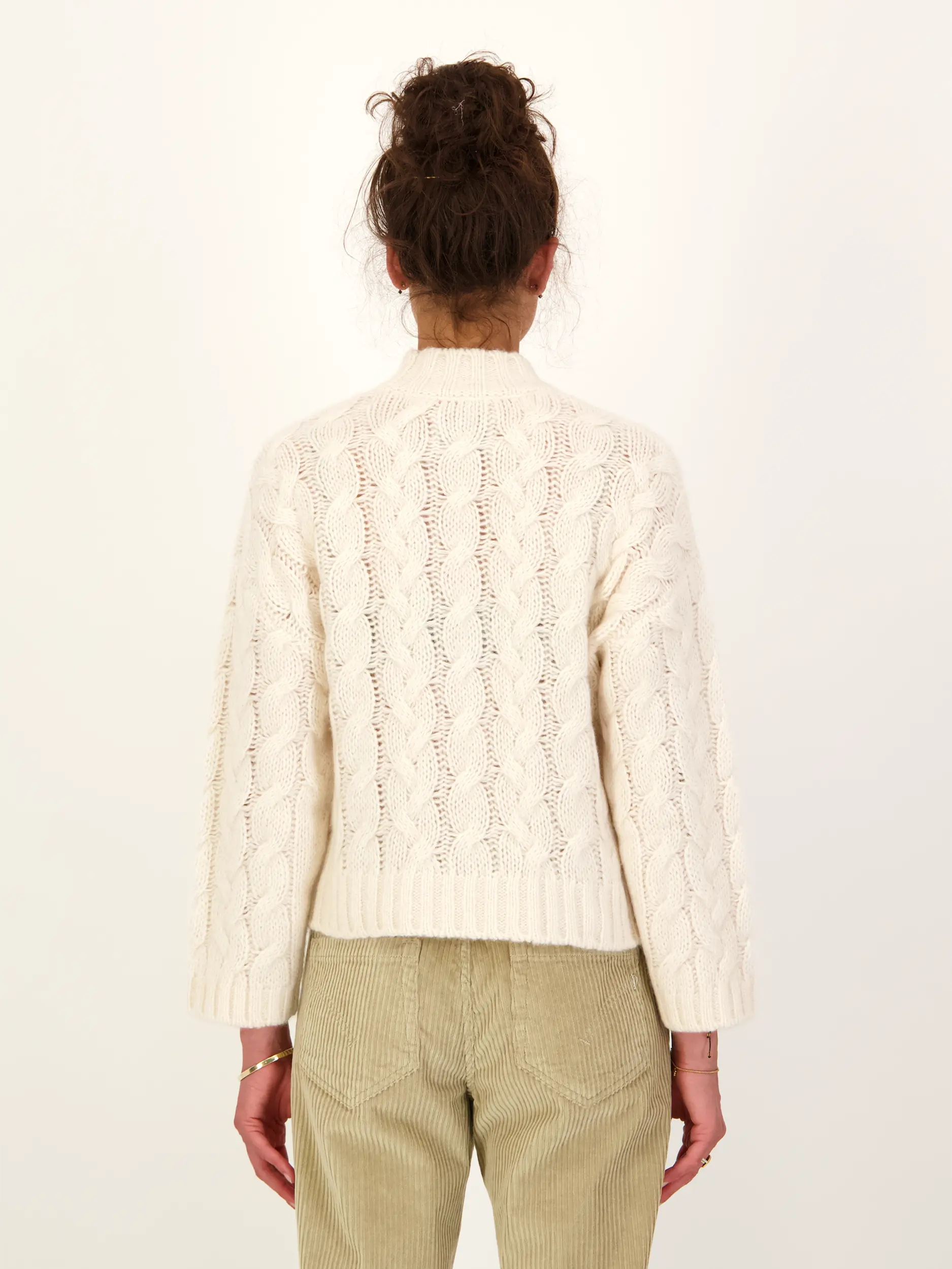 Pullover aus Kaschmir langarm - Artikel Rückseite getragen von einem Modell
