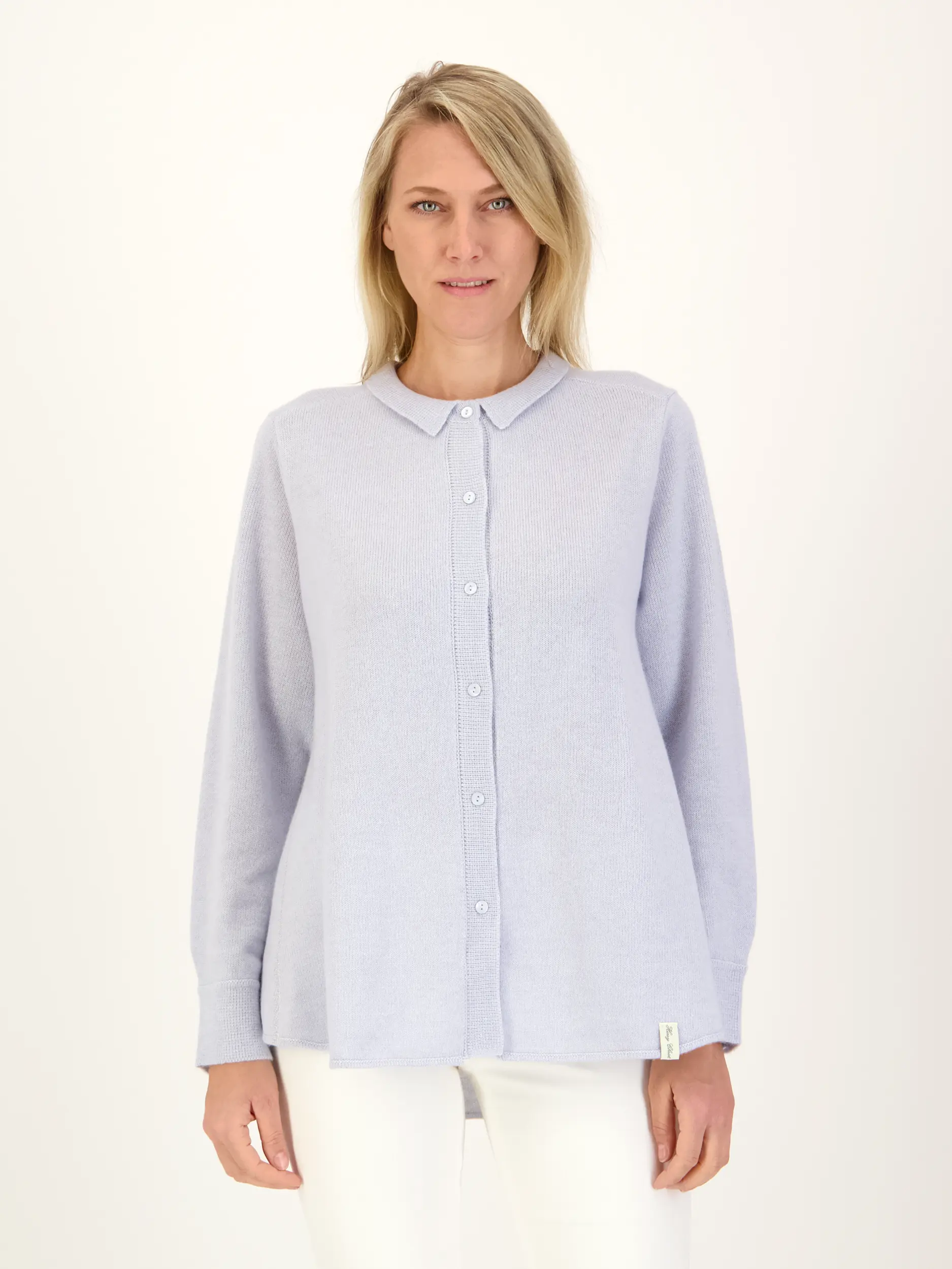 Strickjacke aus Kaschmir-Mix - Artikel Vorderseite getragen von einem Modell