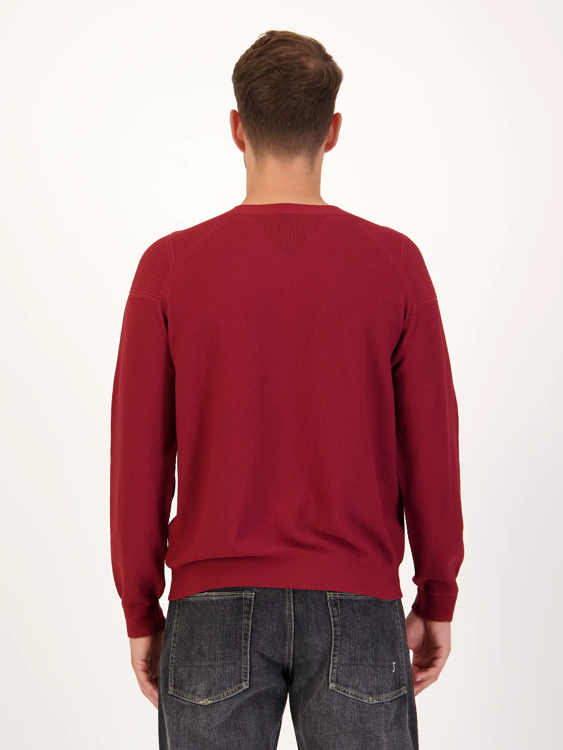 Pullover 'Fosop' - Artikel Rückseite getragen von einem Modell - Farbe: Rot