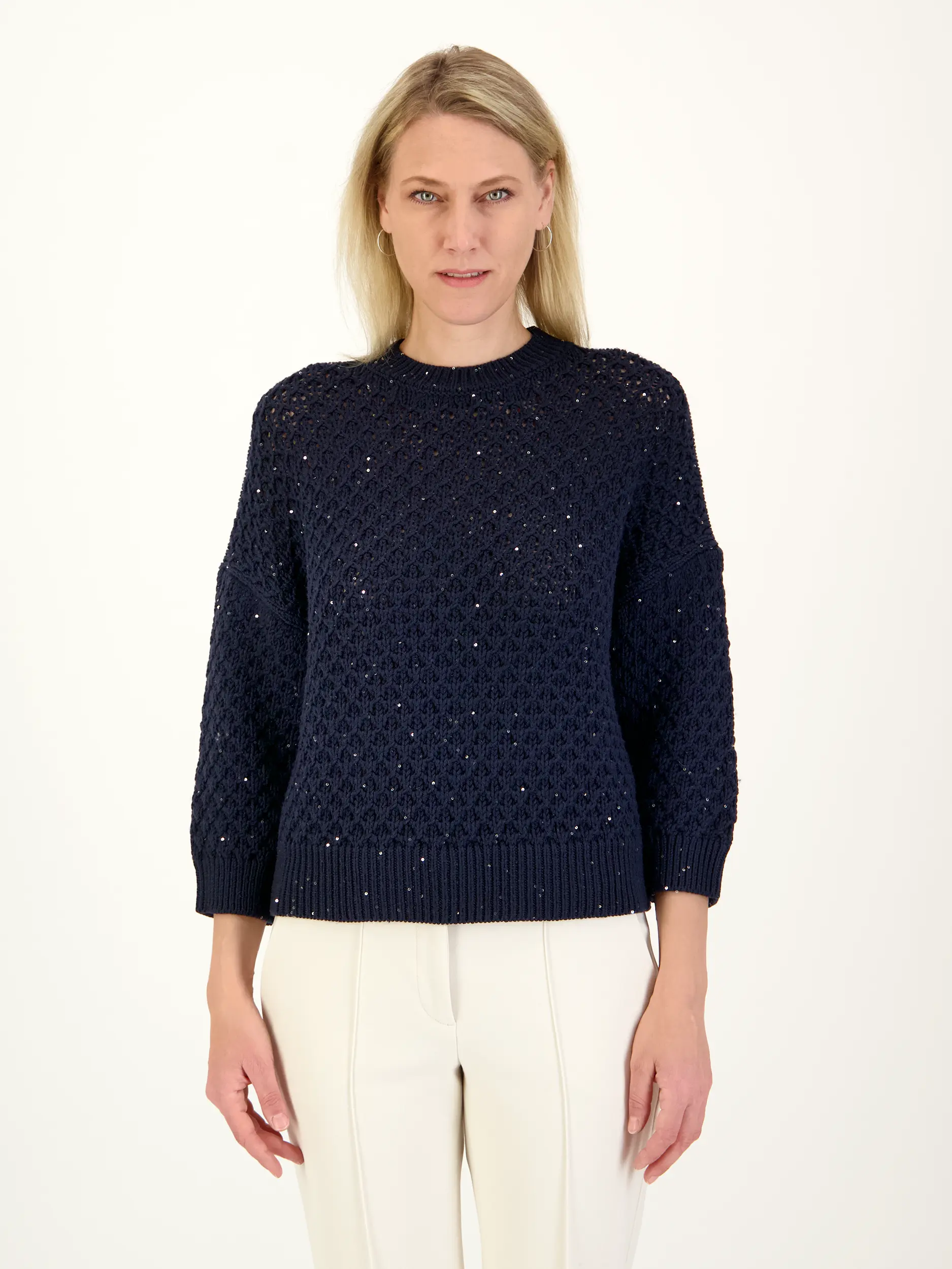 Pullover aus Schurwolle langarm - Artikel Vorderseite getragen von einem Modell