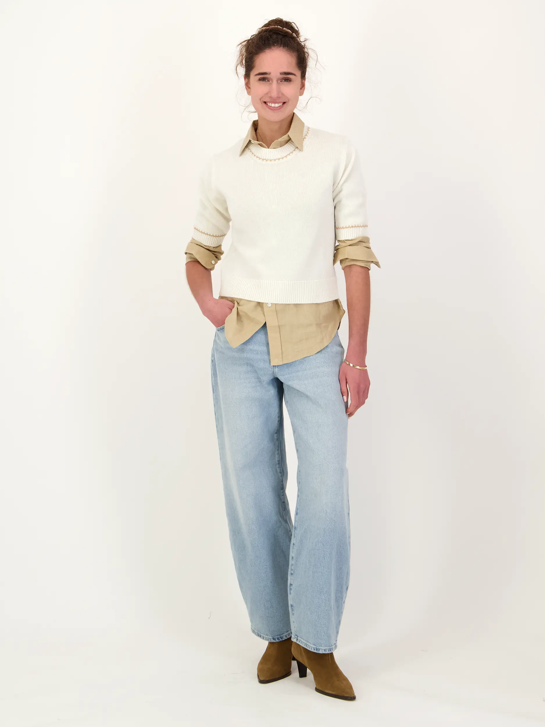 Pullover aus Wolle 3/4-Arm - Artikel Teil eines Outfits getragen von einem Modell - Farbe: Creme