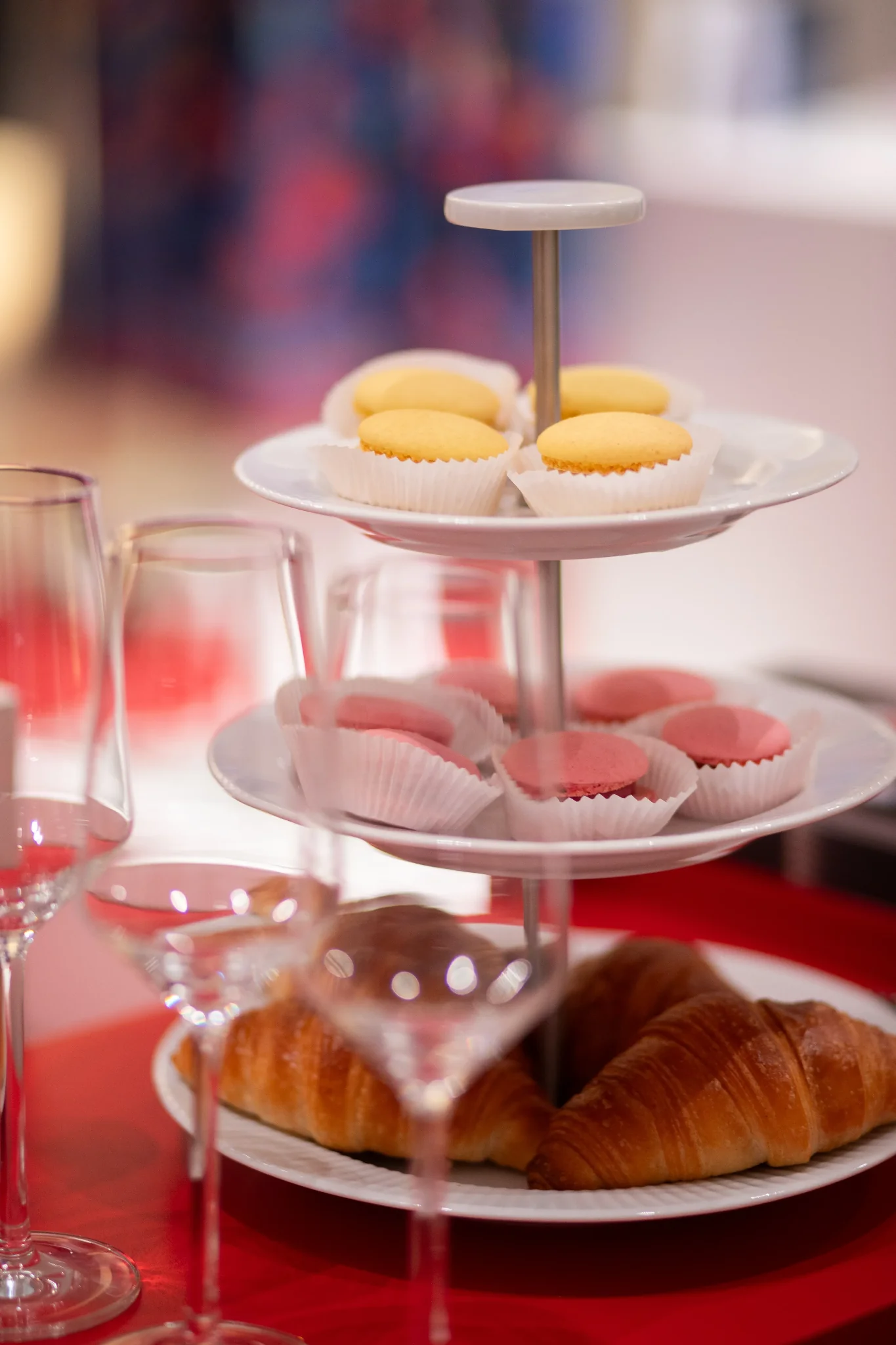 Macarons als Teil der französisch inspirierten Eventdekoration