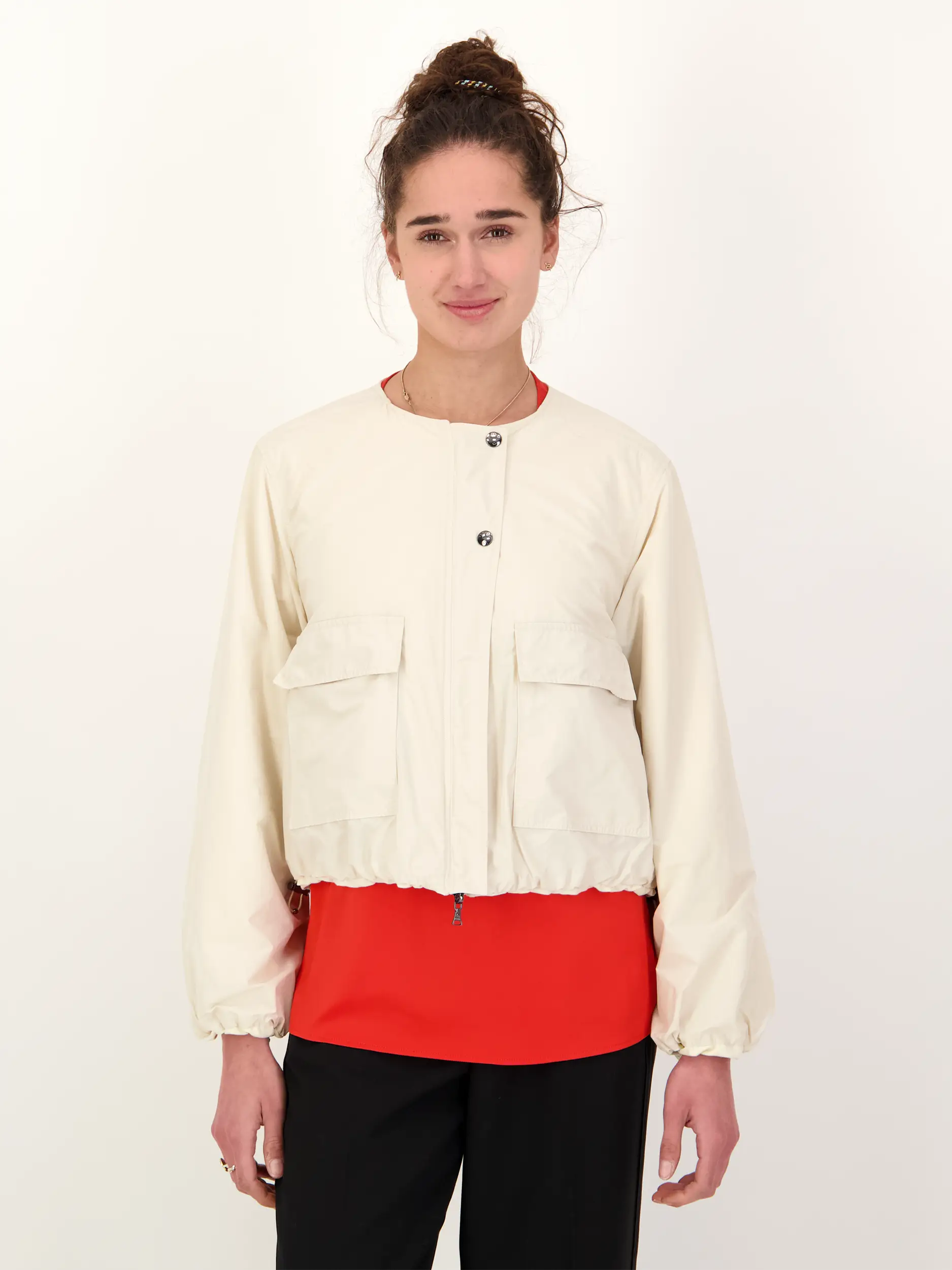 Jacke 'Yuma' - Artikel Vorderseite getragen von einem Modell - Farbe: Creme