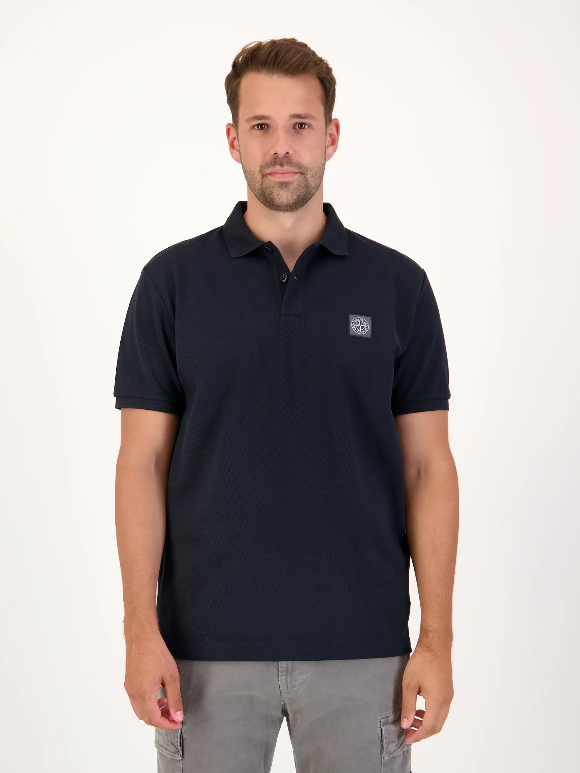 Poloshirt - Artikel Vorderseite getragen von einem Modell - Farbe: Blau