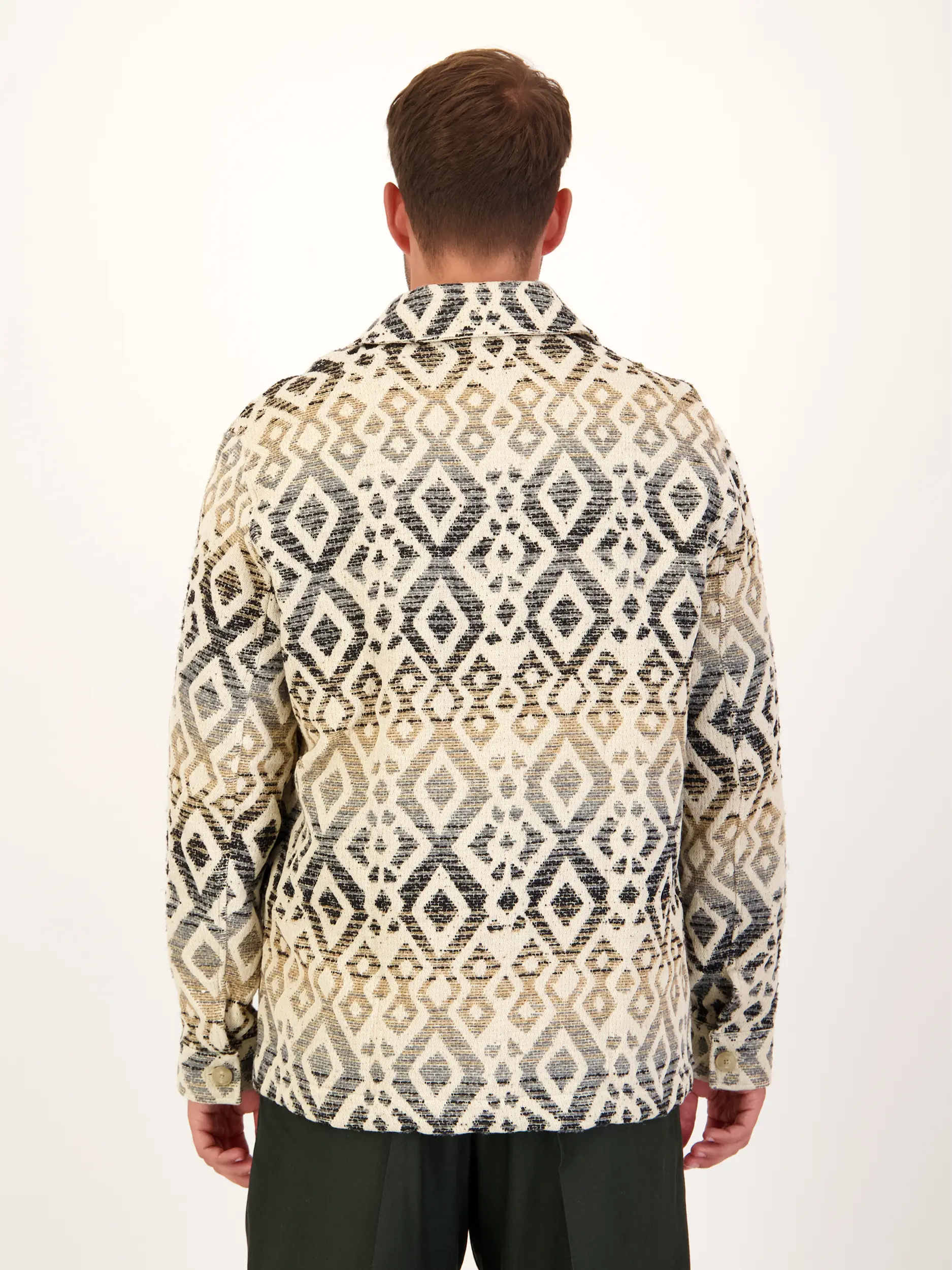 Overshirt 'Blaze' - Artikel Rückseite getragen von einem Modell - Farbe: Braun