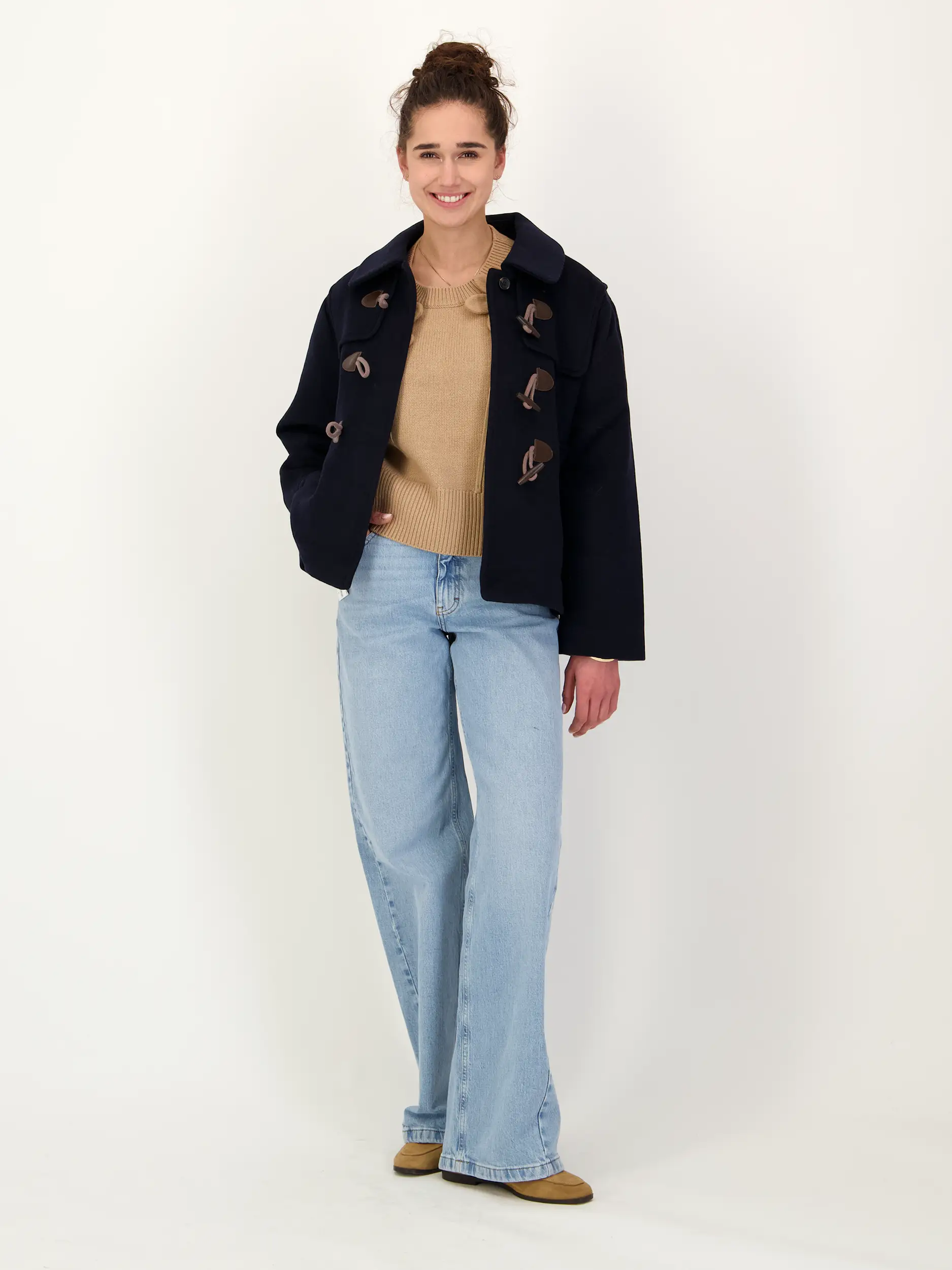 Pullover langarm - Artikel Teil eines Outfits getragen von einem Modell - Farbe: Braun