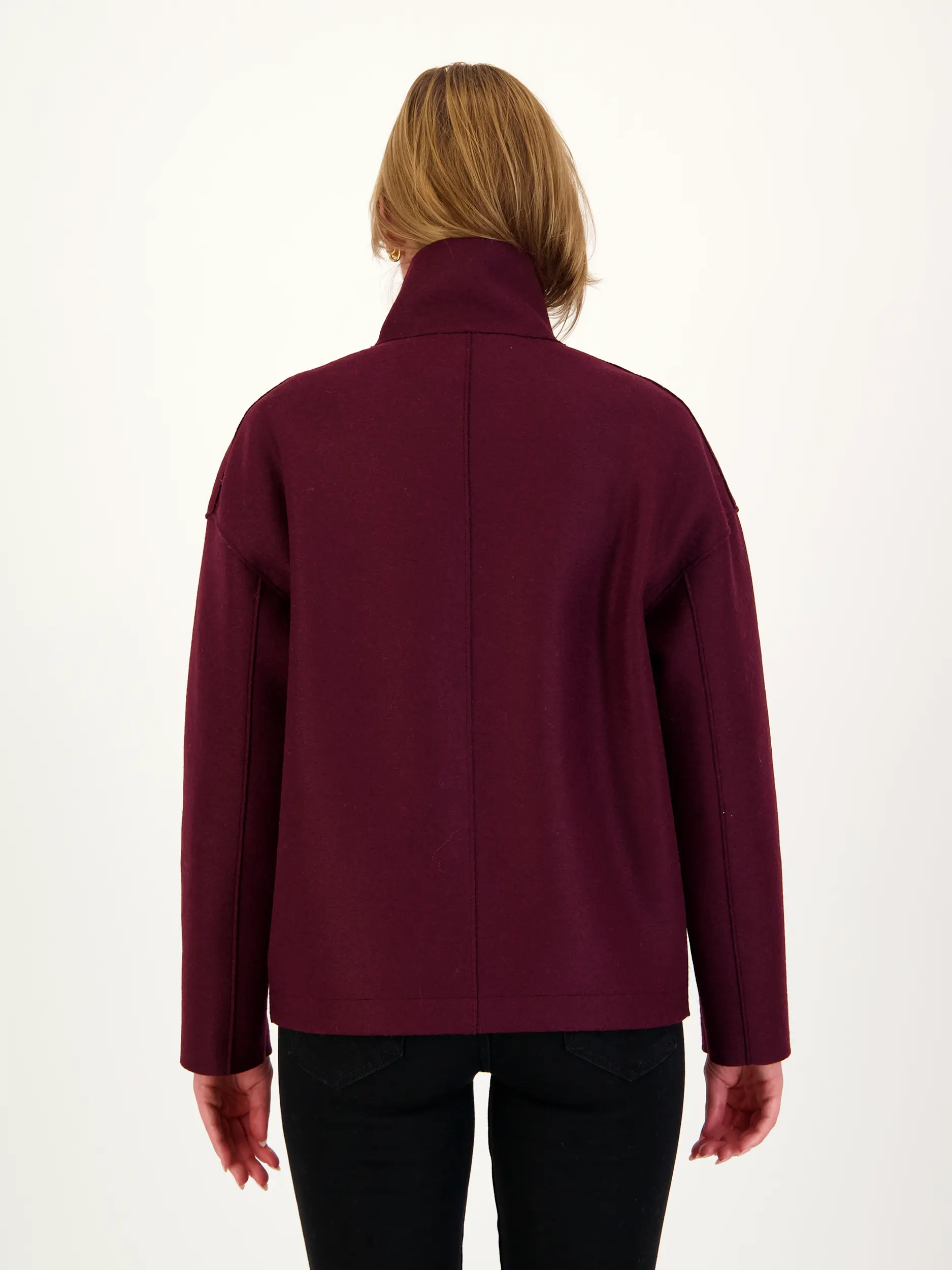 Cabanjacke aus Wolle - Artikel Rückseite getragen von einem Modell - Farbe: Rot
