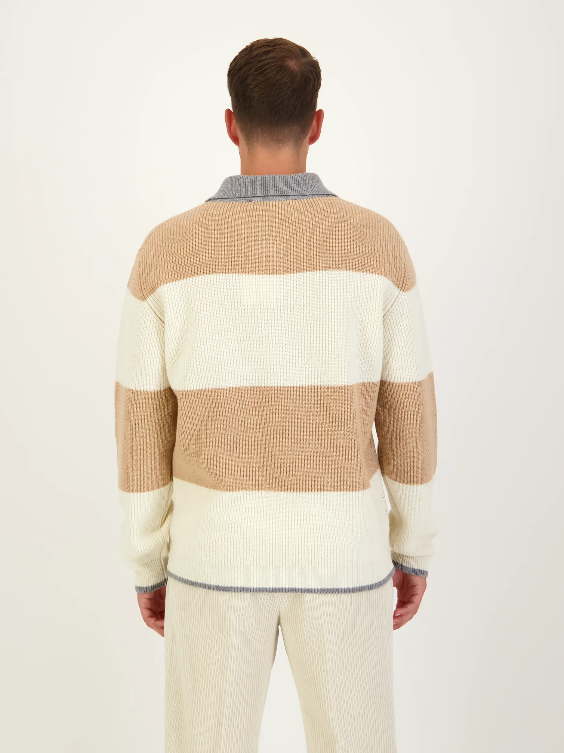 Pullover aus Kaschmir-Woll-Mix langarm - Artikel Rückseite getragen von einem Modell - Farbe: Beige