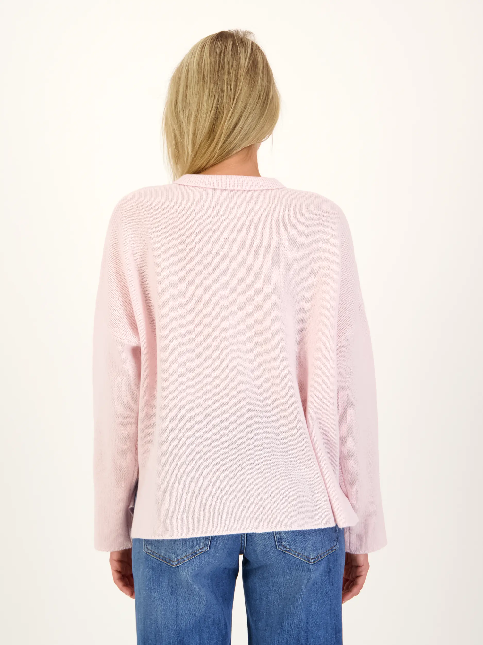Pullover aus Cashmere langarm - Artikel Rückseite getragen von einem Modell