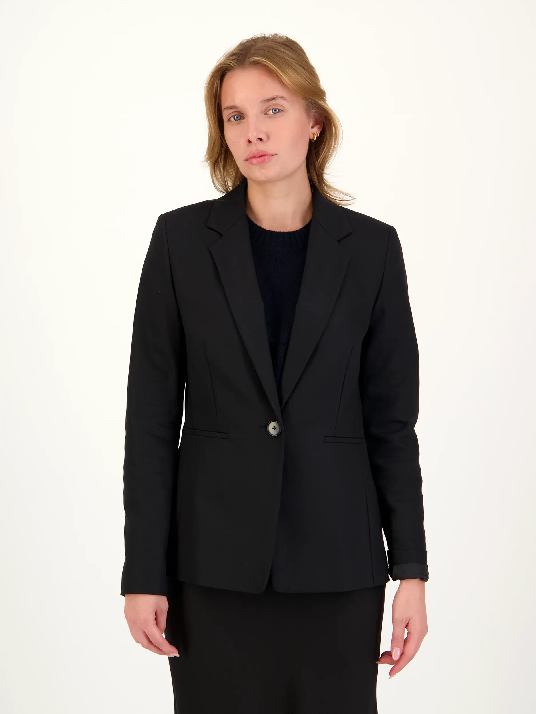Blazer 'Golders' - Artikel Vorderseite getragen von einem Modell - Farbe: Schwarz