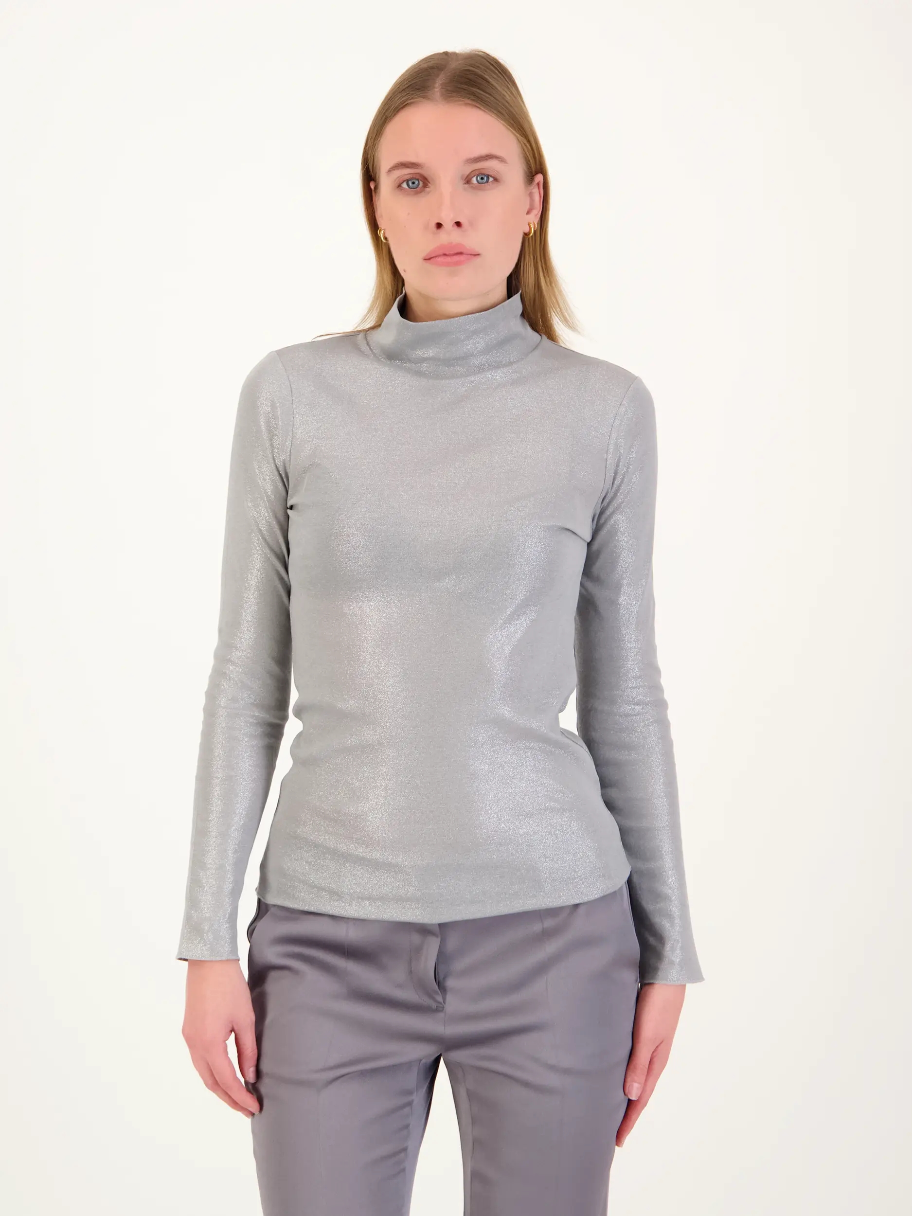 Langarmshirt - Artikel Vorderseite getragen von einem Modell - Farbe: Grau