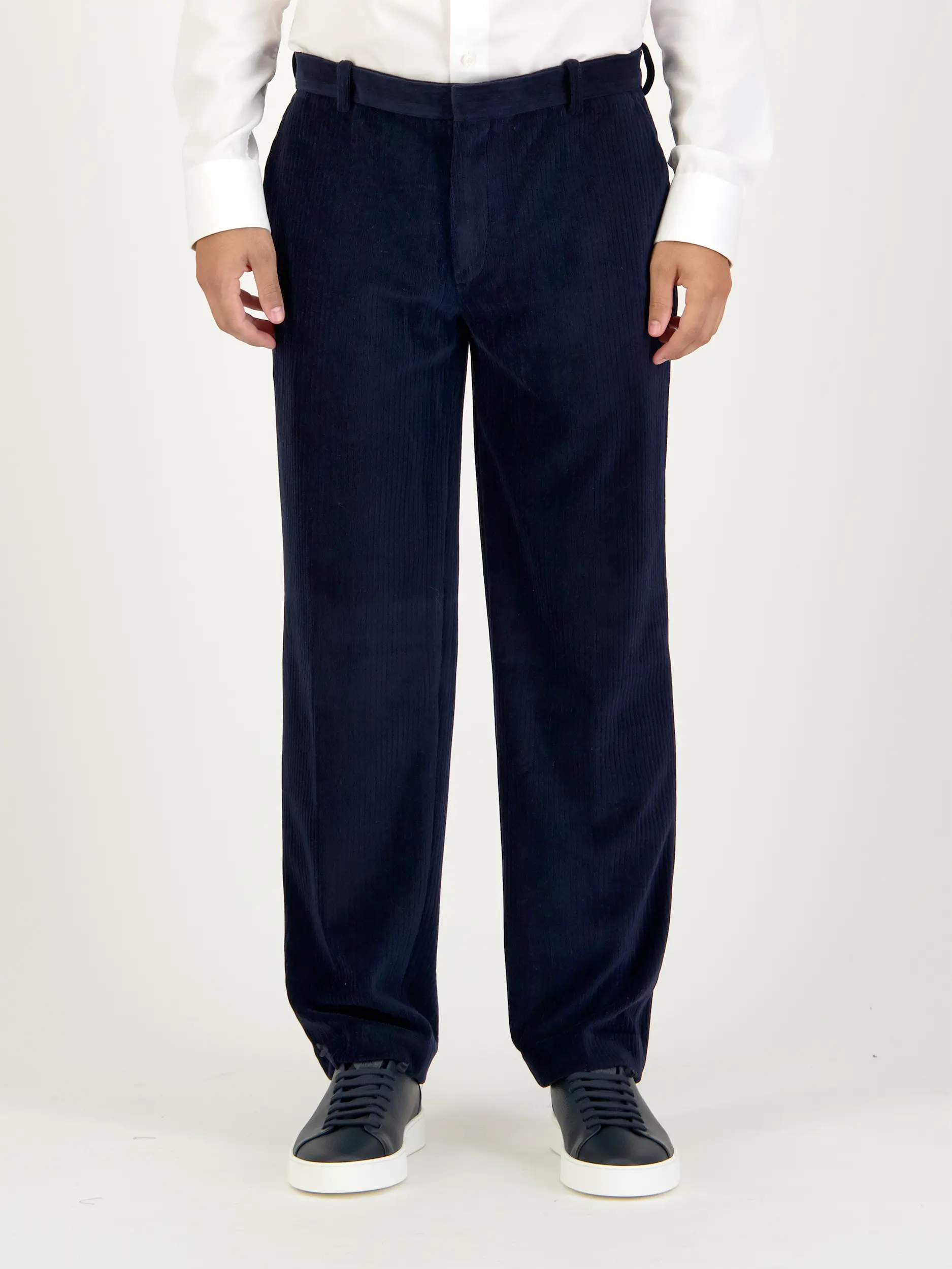 Cordhose - Artikel Vorderseite getragen von einem Modell - Farbe: Blau