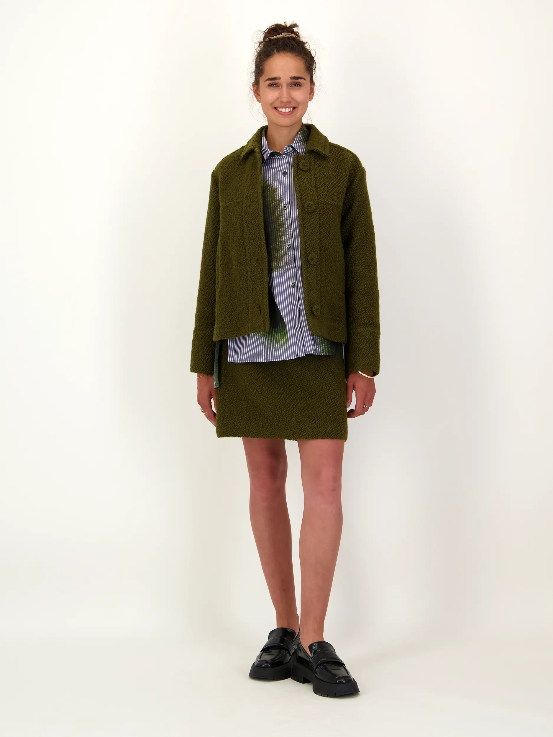 Mini Wollrock - Artikel Teil eines Outfits getragen von einem Modell