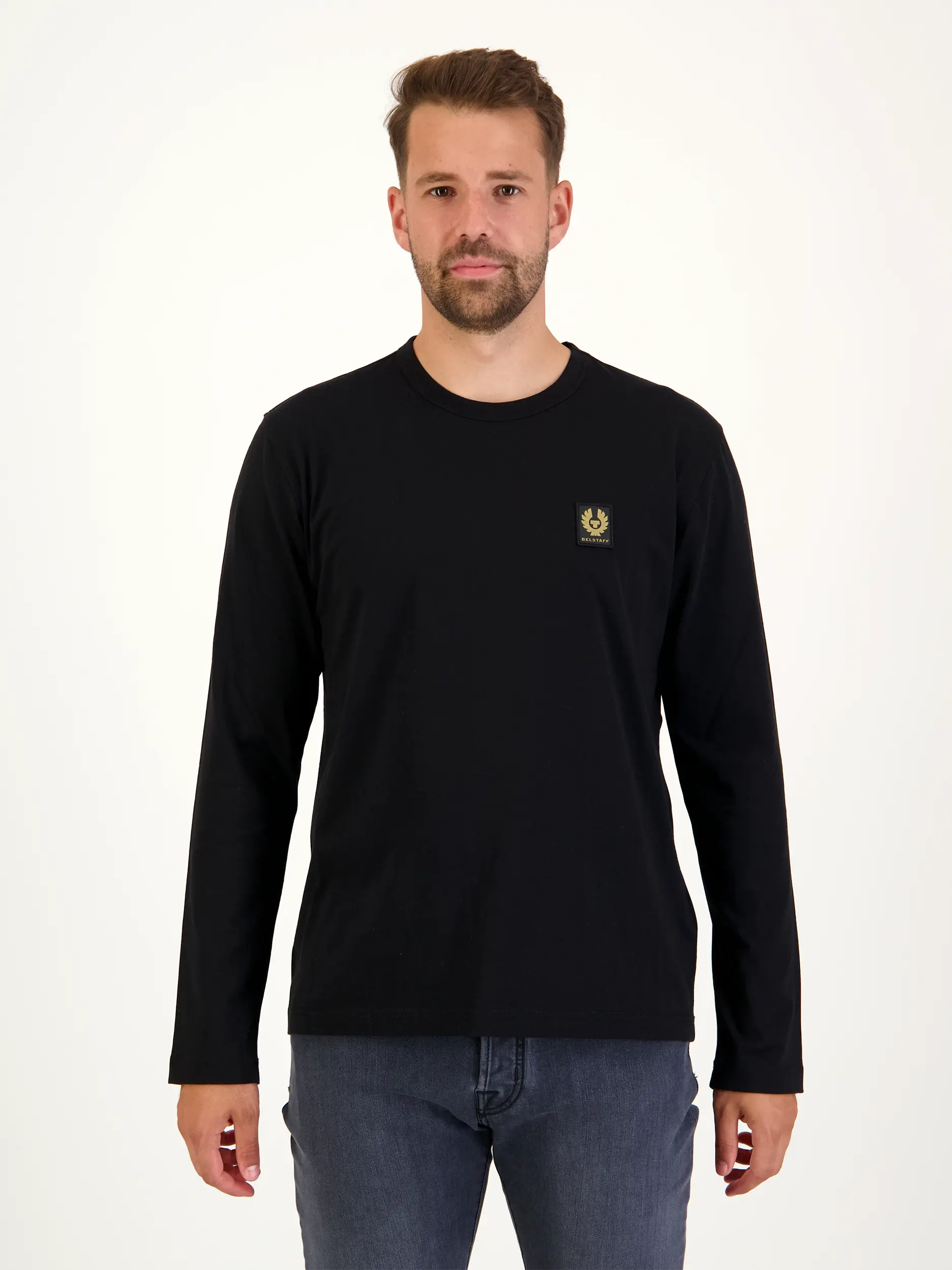 Langarmshirt - Artikel Vorderseite getragen von einem Modell - Farbe: Schwarz