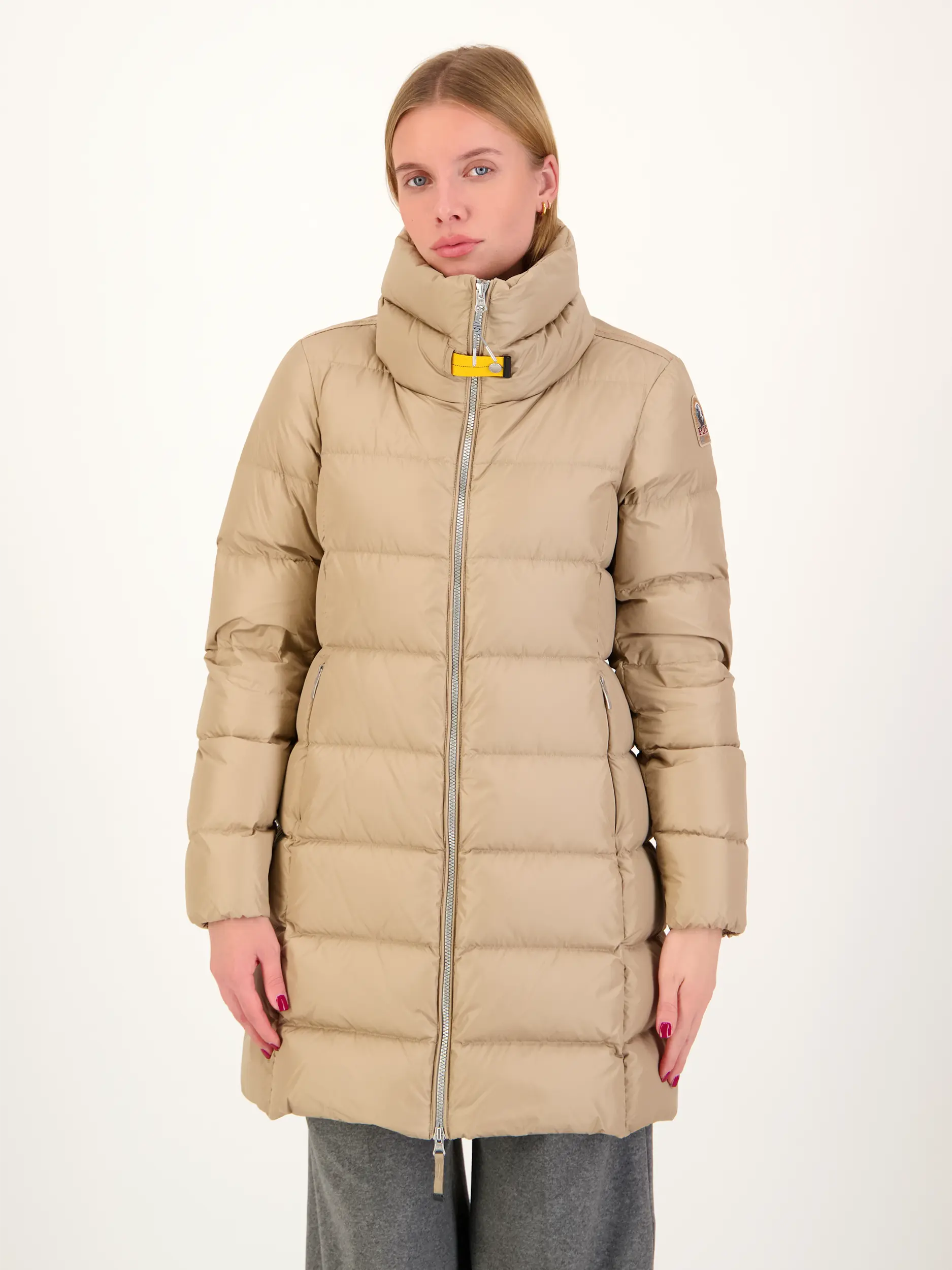 Wasserabweisende Steppjacke 'Malandra' - Artikel Vorderseite getragen von einem Modell - Farbe: Braun