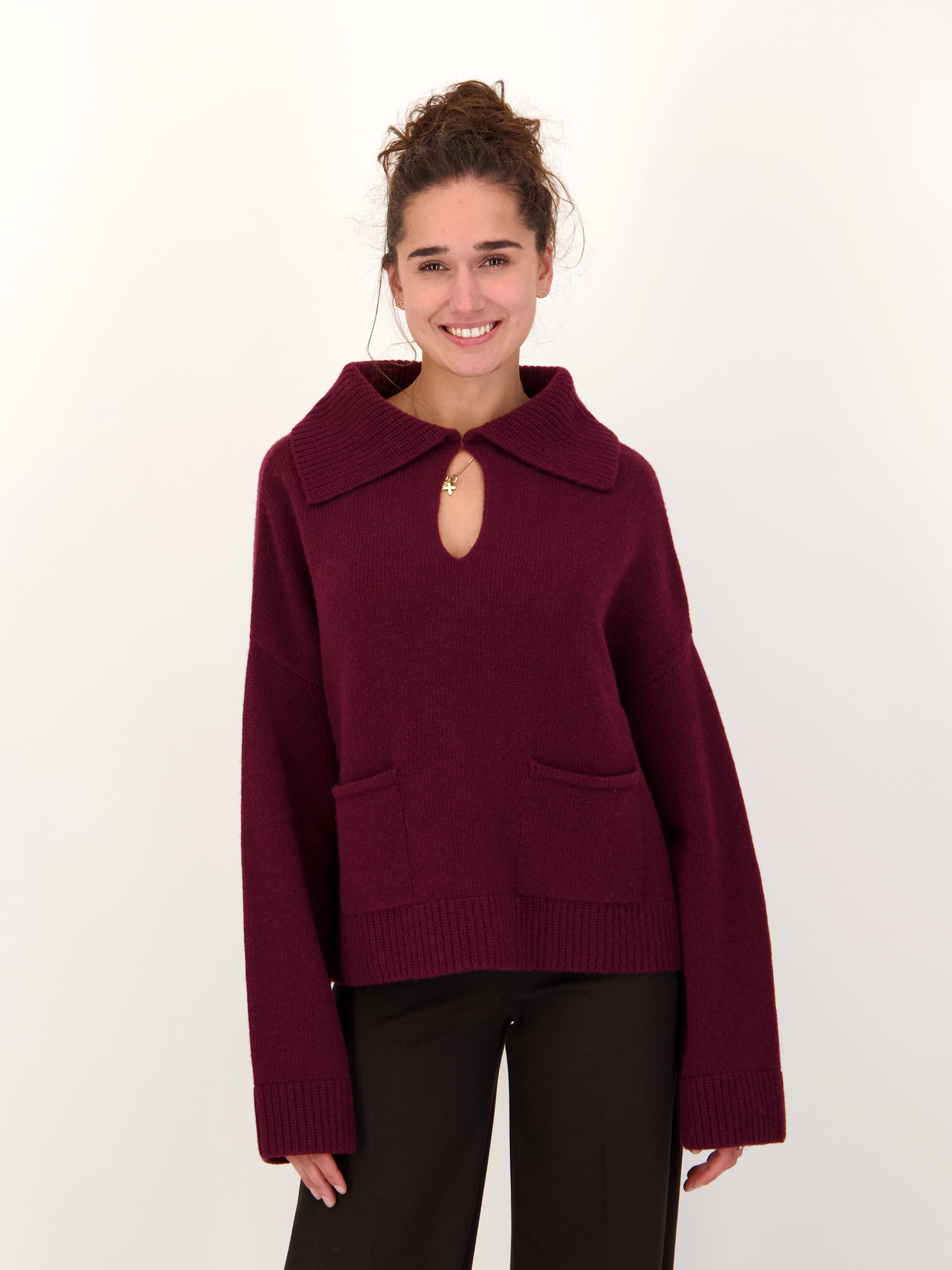 Pullover 'Valentine' aus Kaschmir-Mix langarm - Artikel Vorderseite getragen von einem Modell - Farbe: Rot