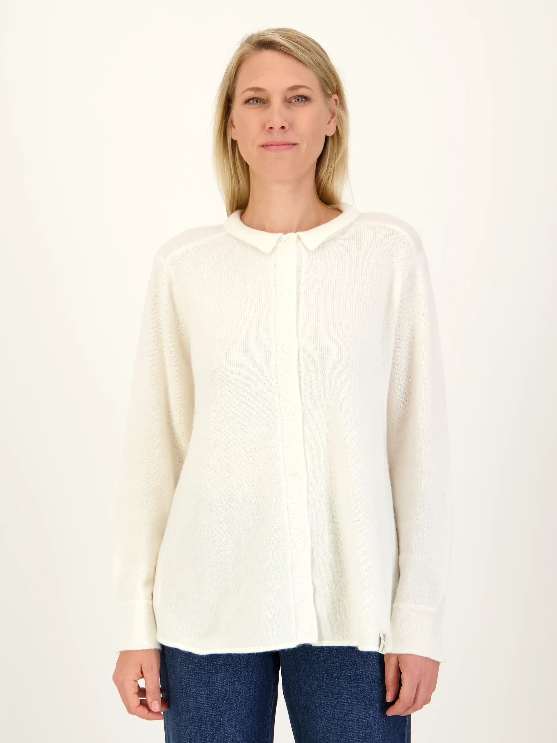 Strickjacke aus Kaschmir-Mix - Artikel Vorderseite getragen von einem Modell
