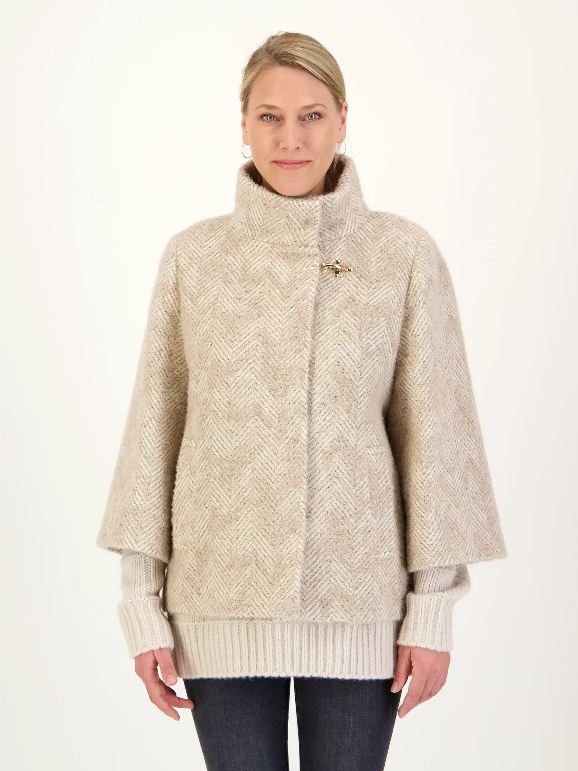 Jacke aus Woll-Mix - Artikel Vorderseite getragen von einem Modell - Farbe: Beige