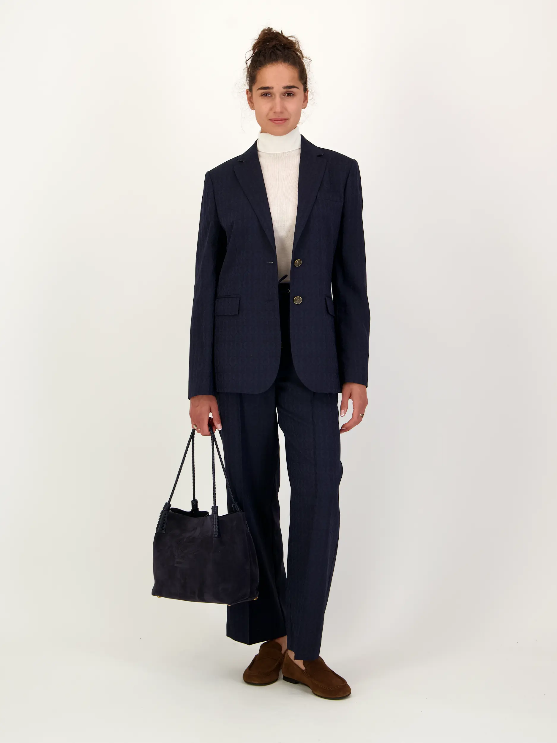 Blazer aus Wolle - Artikel Teil eines Outfits getragen von einem Modell